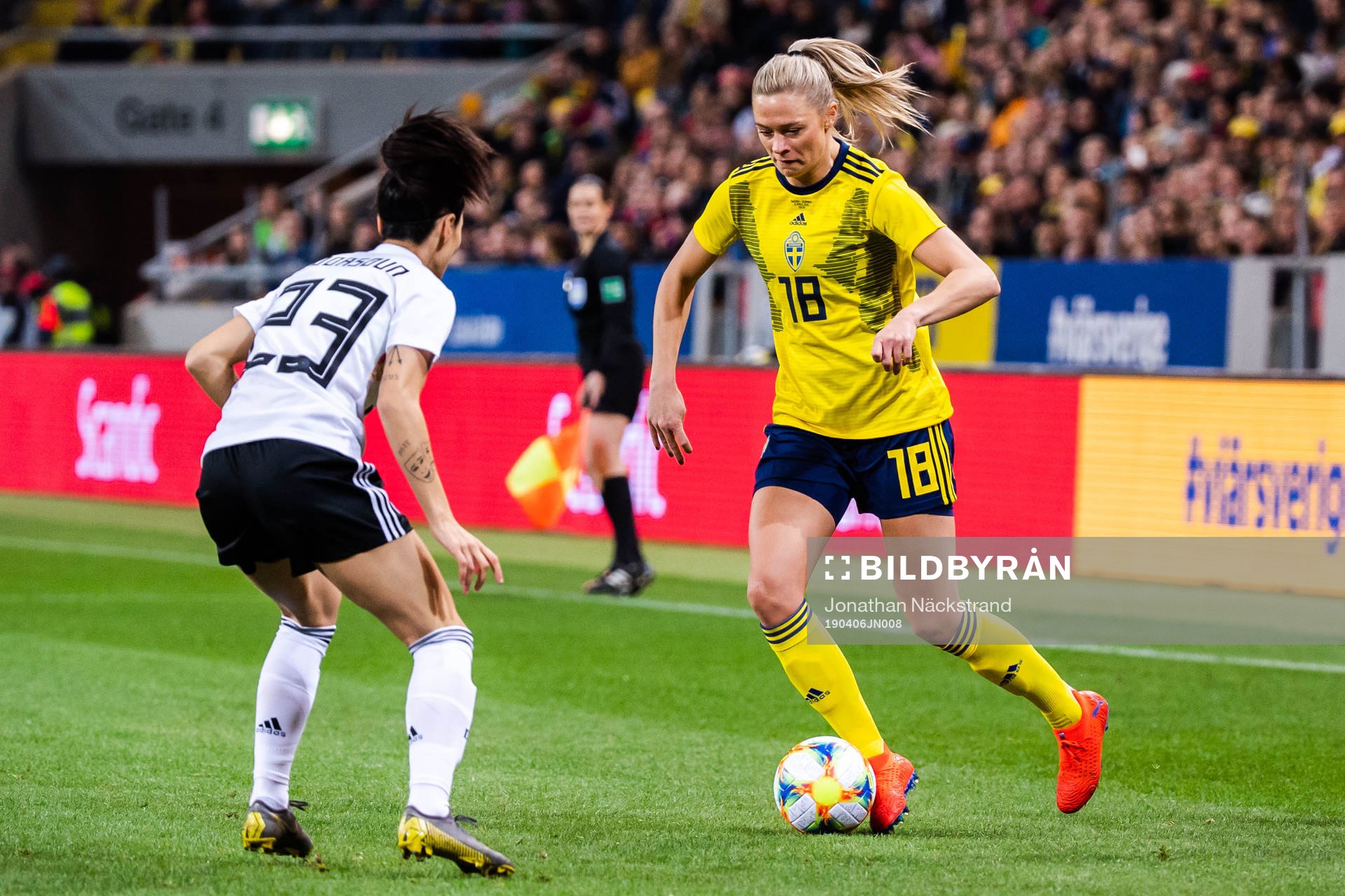 Sara Doorsoun of Germany and Fridolina Rolfö of Sweden