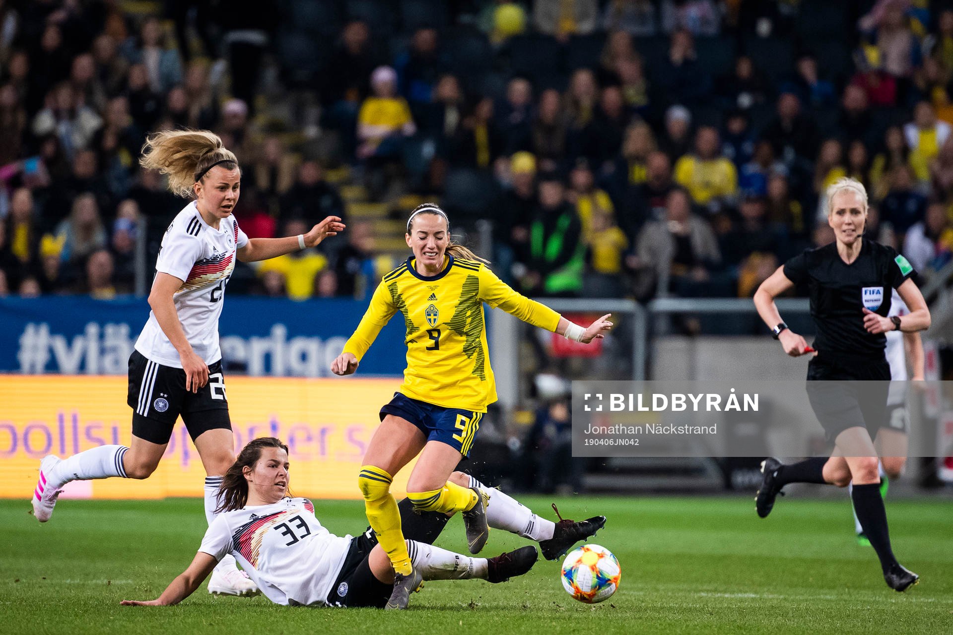 Kosovare Asllani of Sweden and Lena Sophie Oberdorf of