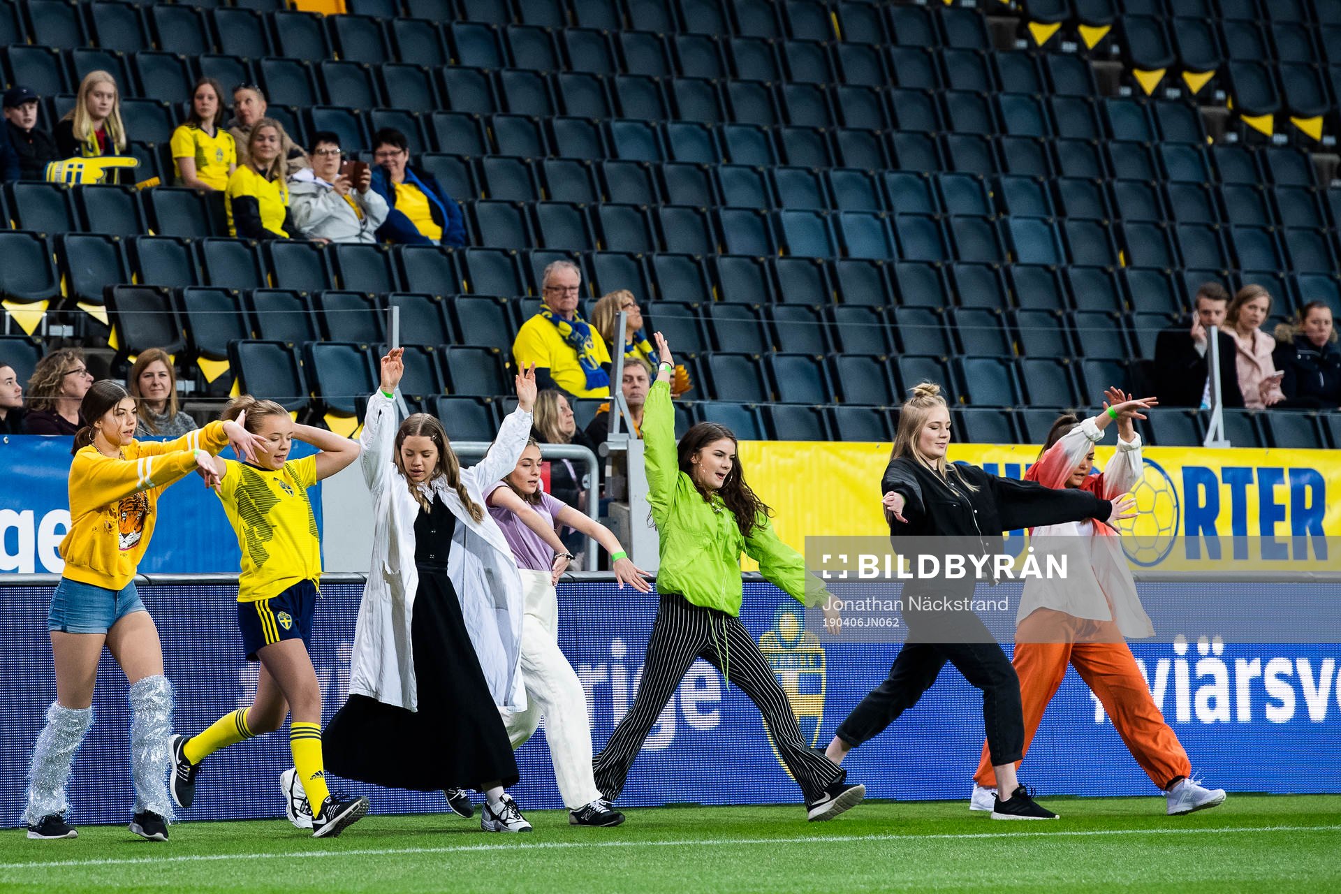 Girls from Kulturskolan performs