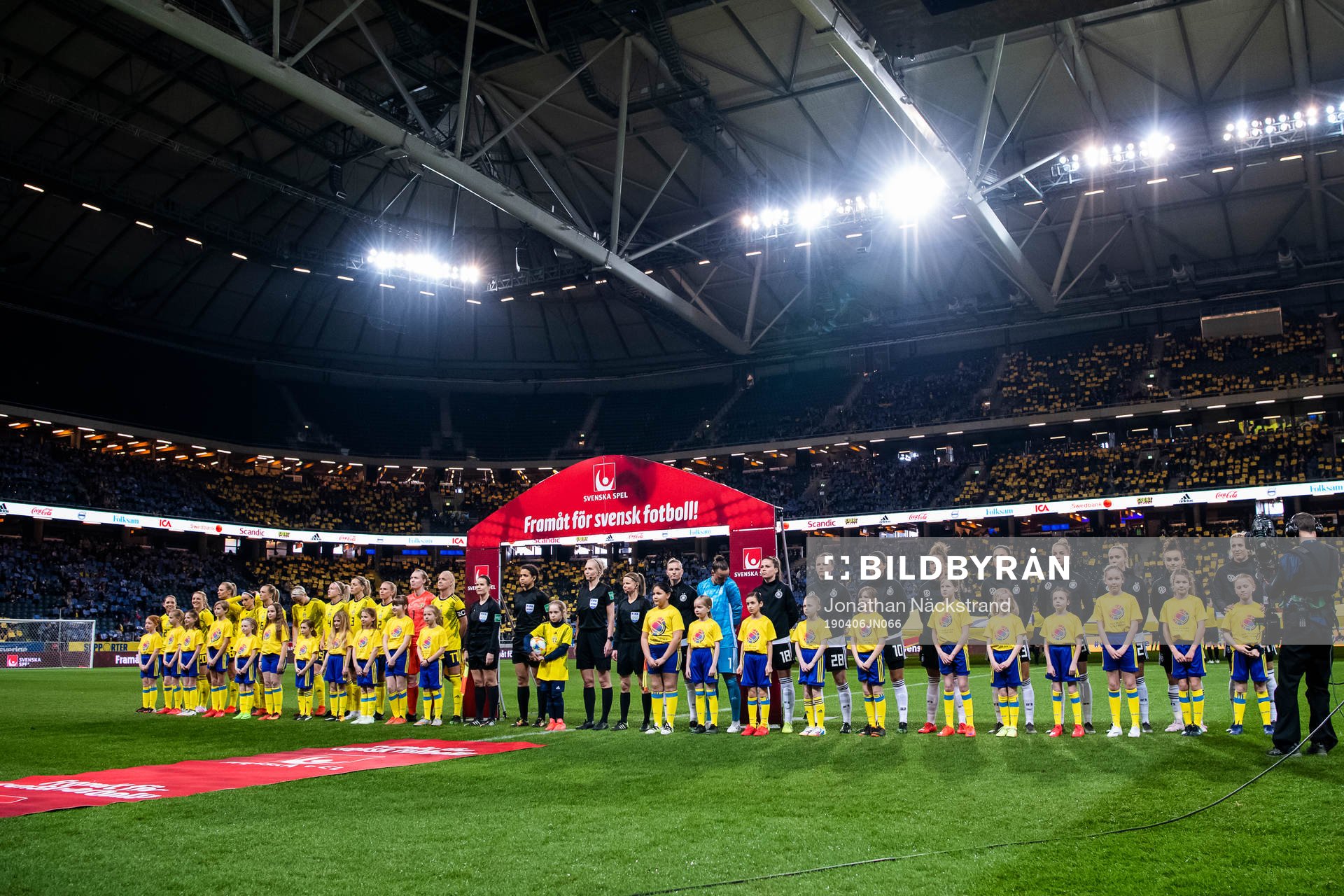 Line up of Sweden and Germany