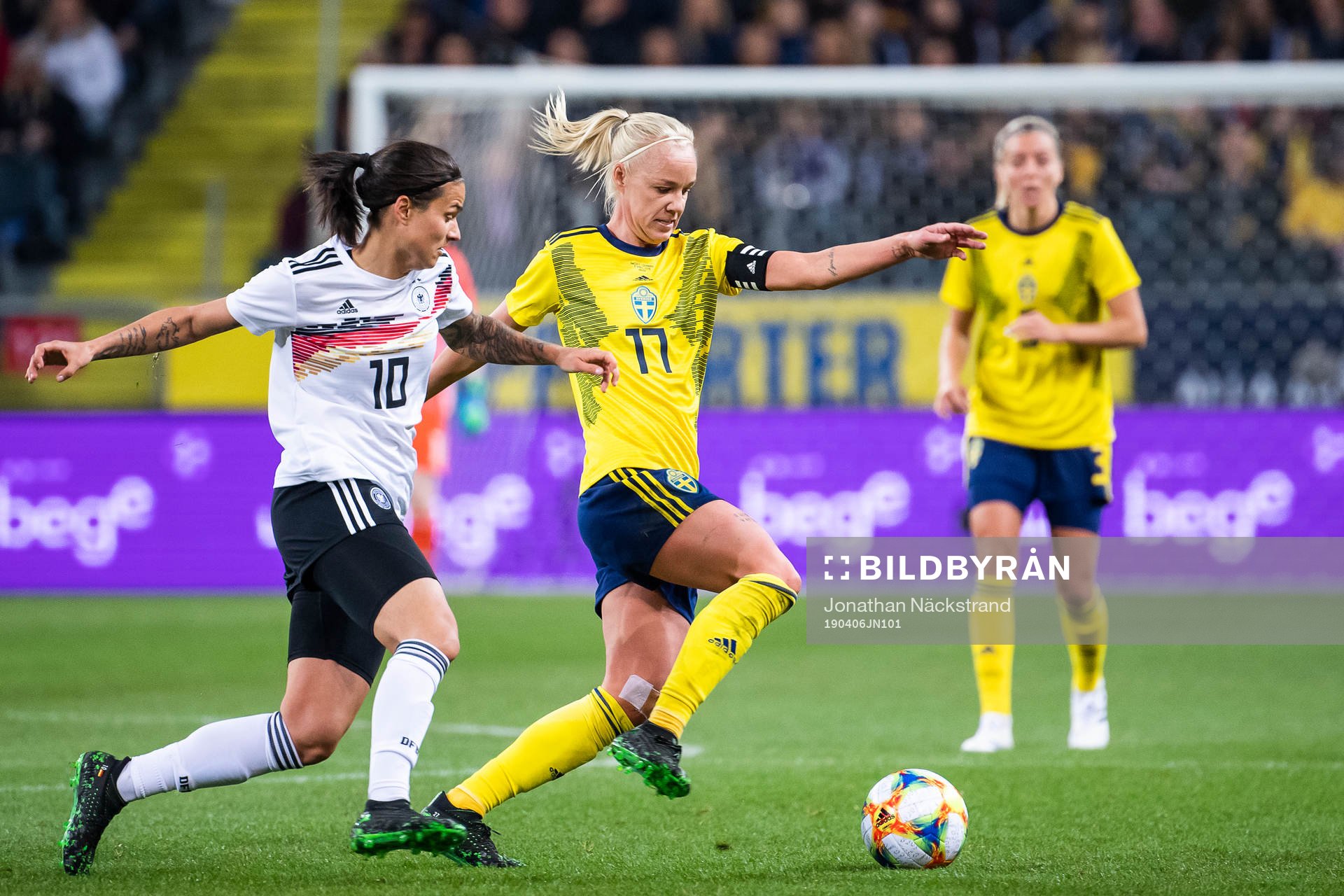 Caroline Seger of Sweden and Dzsenifer Marozsan