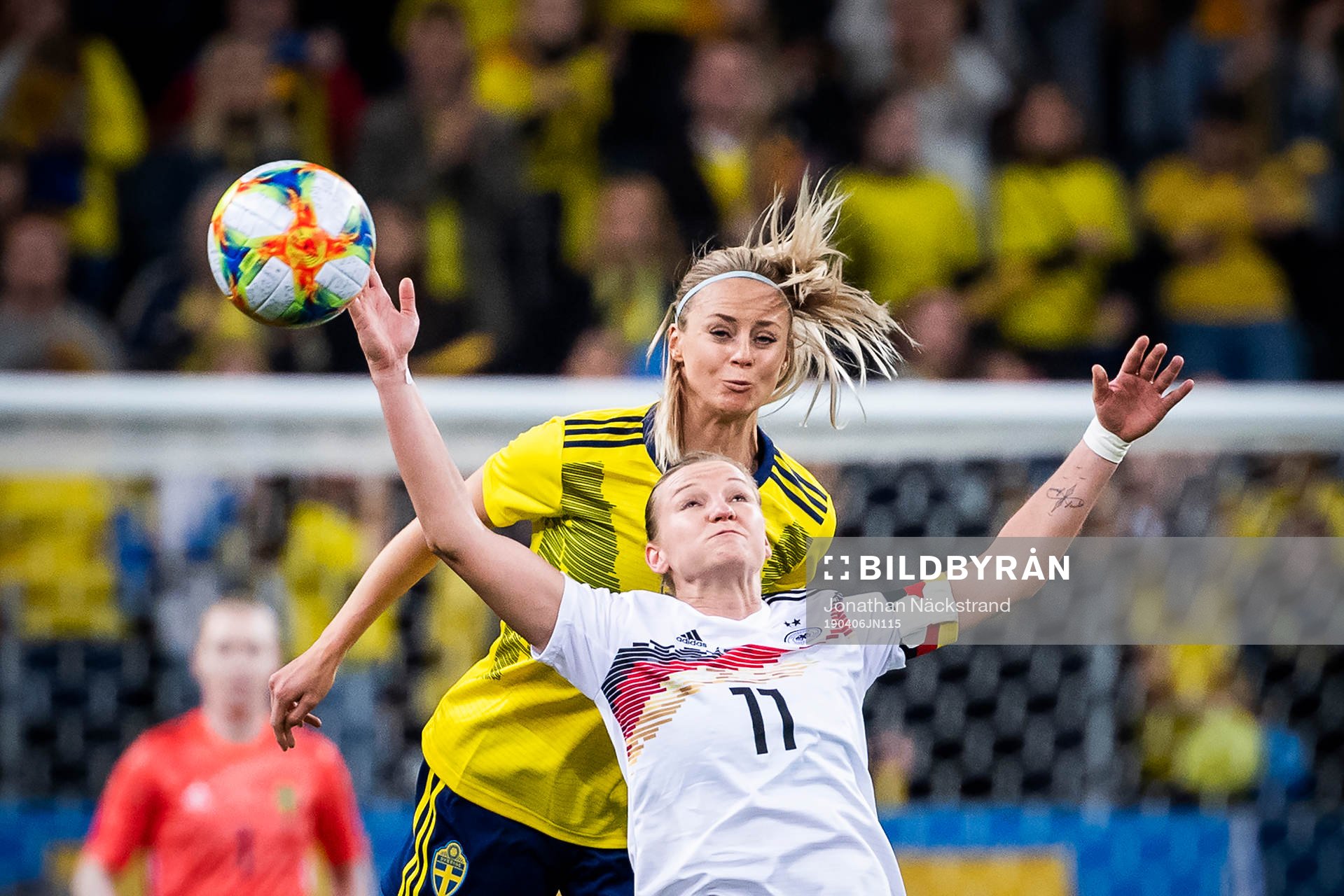 Amanda Ilestedt of Sweden and Alexandra Popp  of Germany