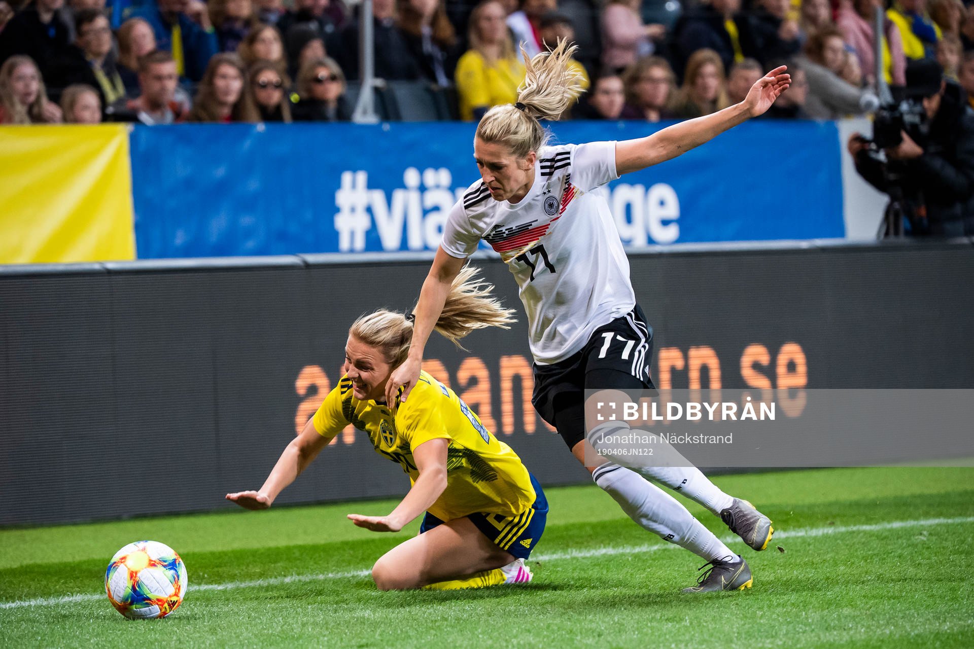 Mimmi Larsson of Sweden and Verena Schweers of Germany