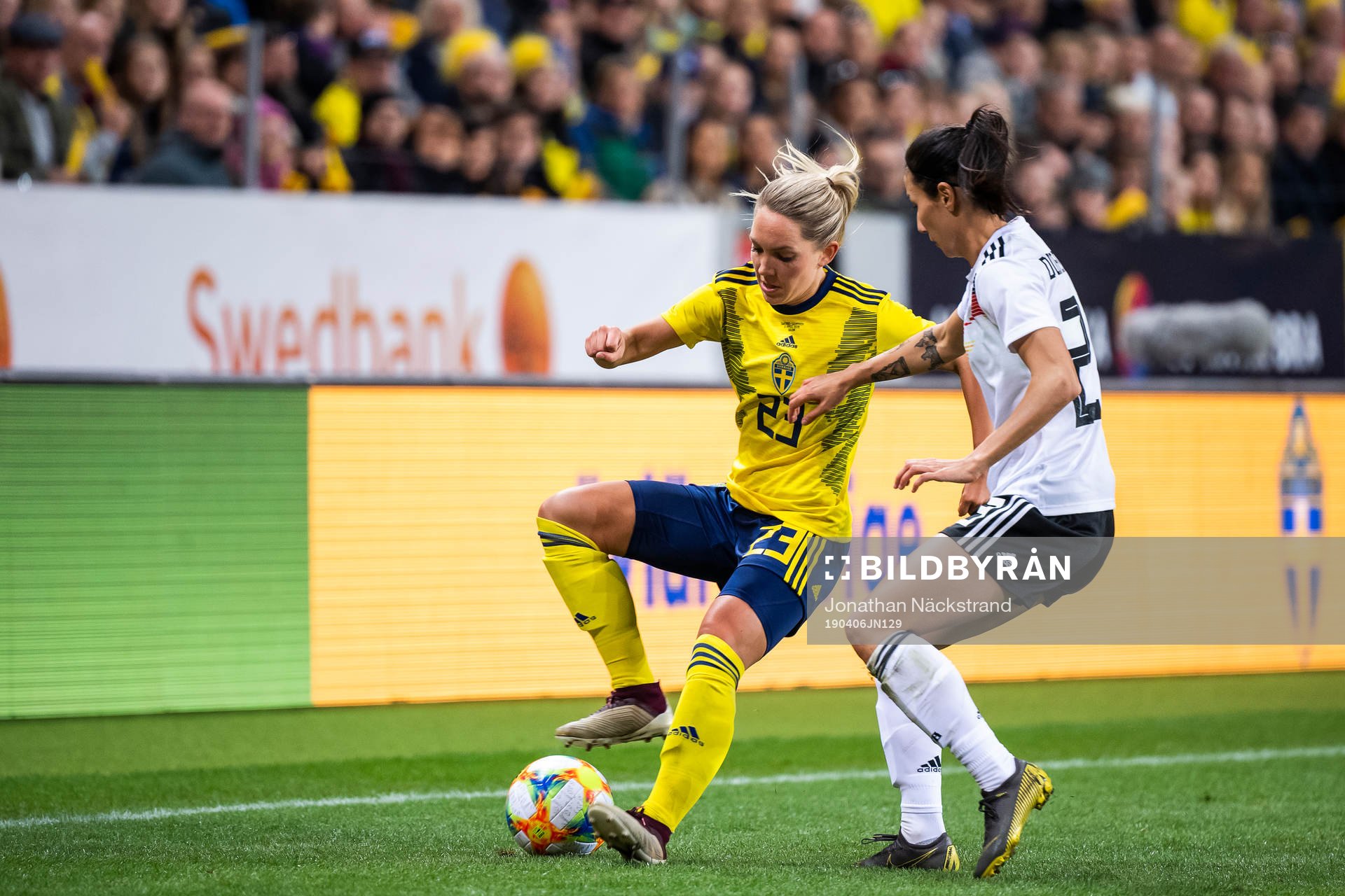 Elin Rubensson of Sweden and Sara Doorsoun of Germany