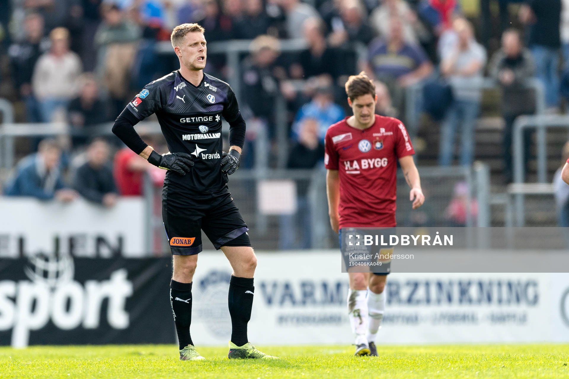 Halmstads målvakt Malkolm Nilsson deppar