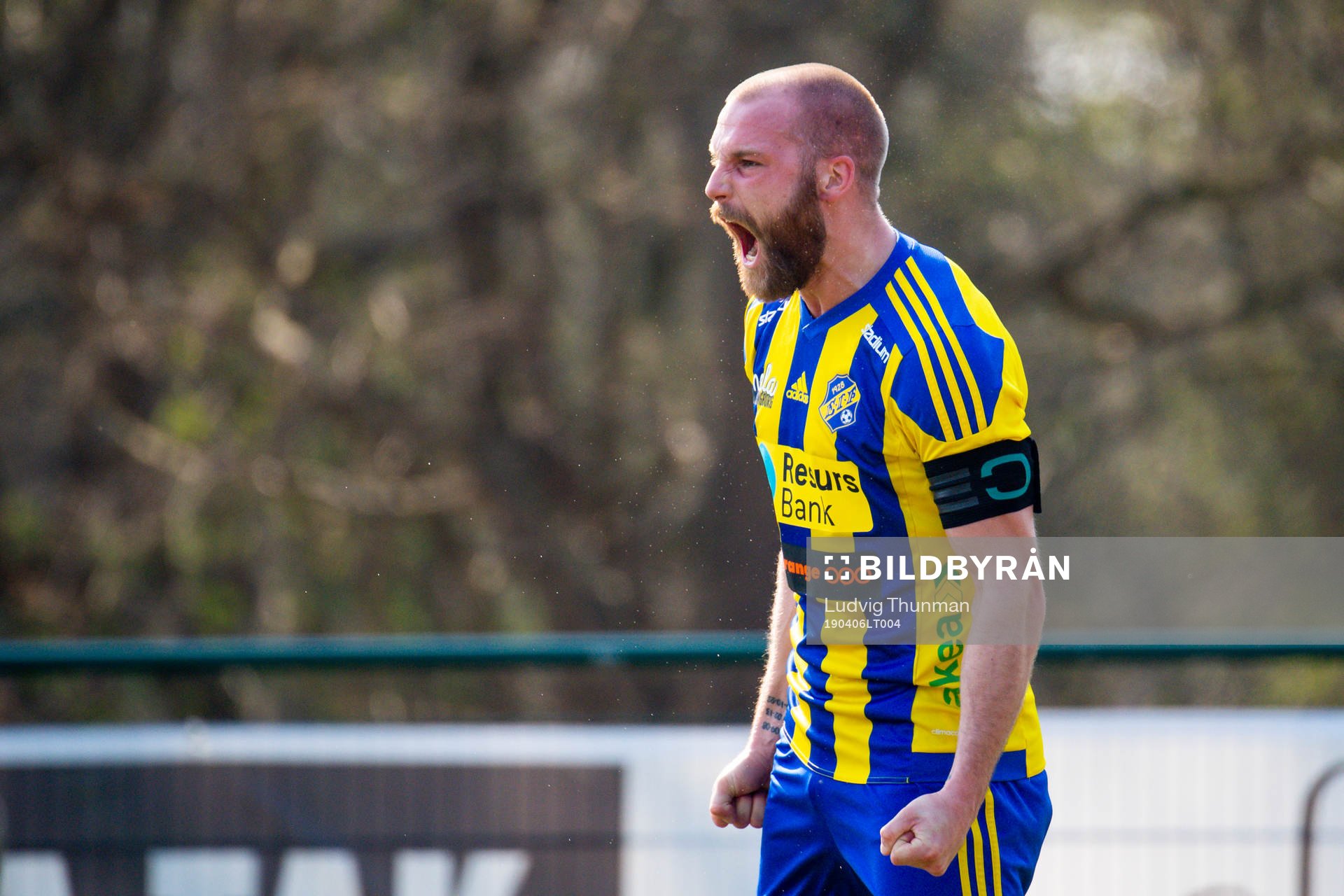 Eskilsminnes Emil Åberg jublar efter han gjort 1-0 under fotbollsmatchen i Division 1 Södra mellan Eskilsminne och Åtvidaberg den 6 april 2019 i Helsingborg.