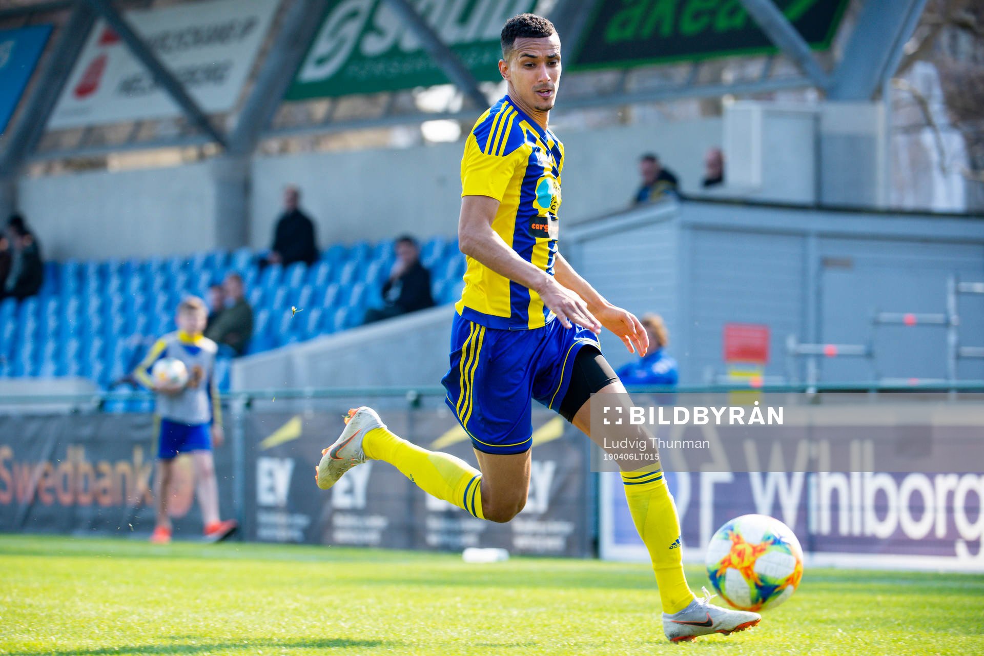 Eskilsminnes Samuel Aziz under fotbollsmatchen i Division 1 Södra mellan Eskilsminne och Åtvidaberg den 6 april 2019 i Helsingborg.