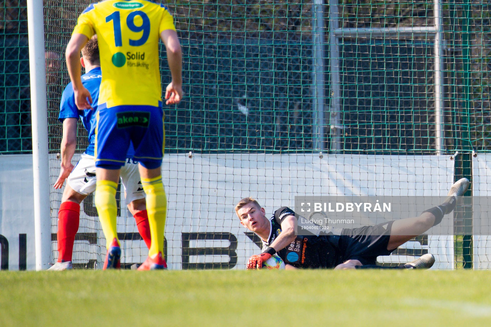 Eskilsminnes målvakt Mathias Nilsson räddar en straff
