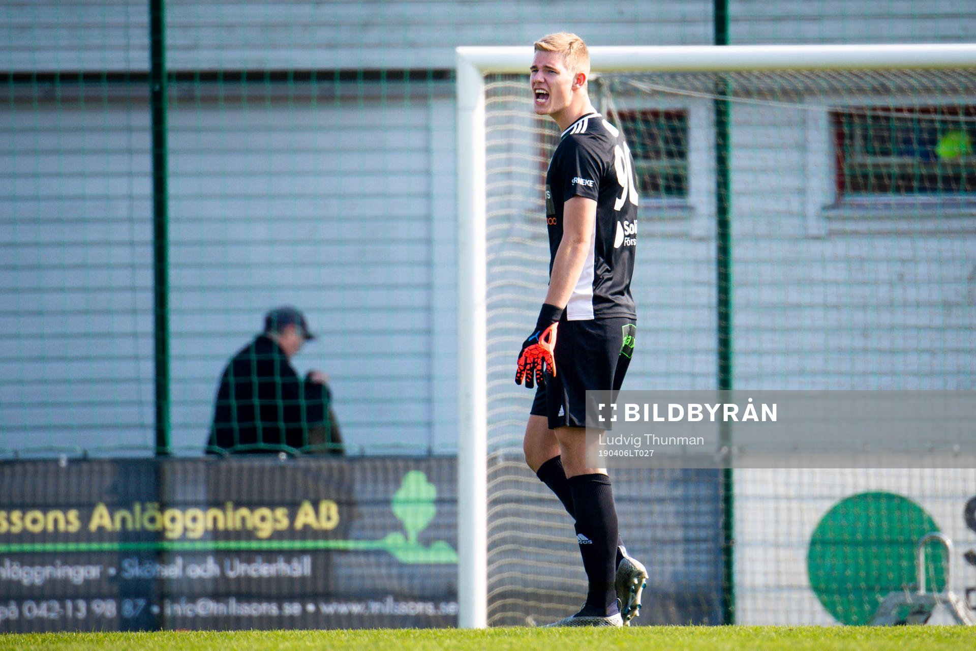 Eskilsminnes målvakt Mathias Nilsson under fotbollsmatchen i Division 1 Södra mellan Eskilsminne och Åtvidaberg den 6 april 2019 i Helsingborg.