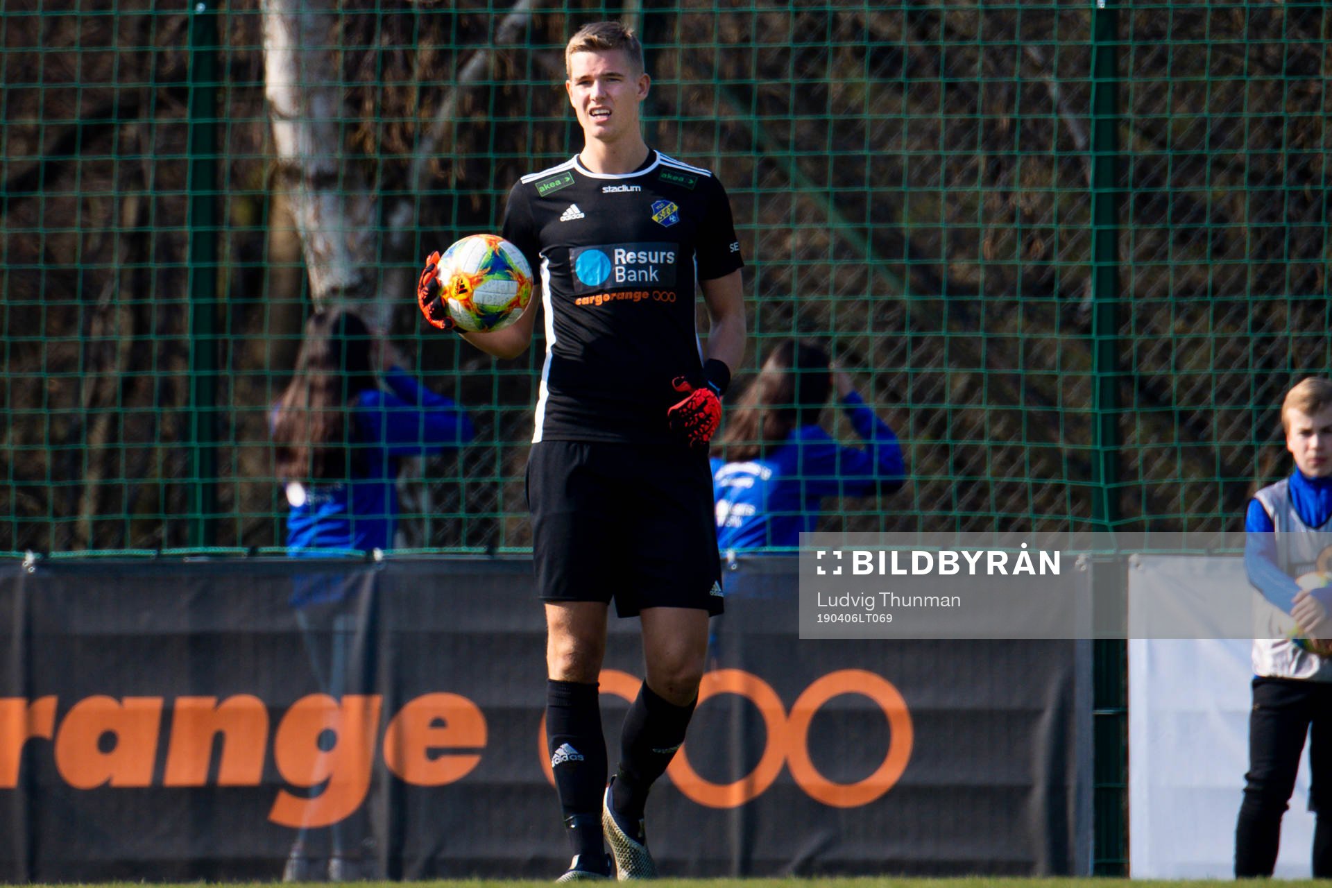 Eskilsminnes målvakt Mathias Nilsson under fotbollsmatchen i Division 1 Södra mellan Eskilsminne och Åtvidaberg den 6 april 2019 i Helsingborg.