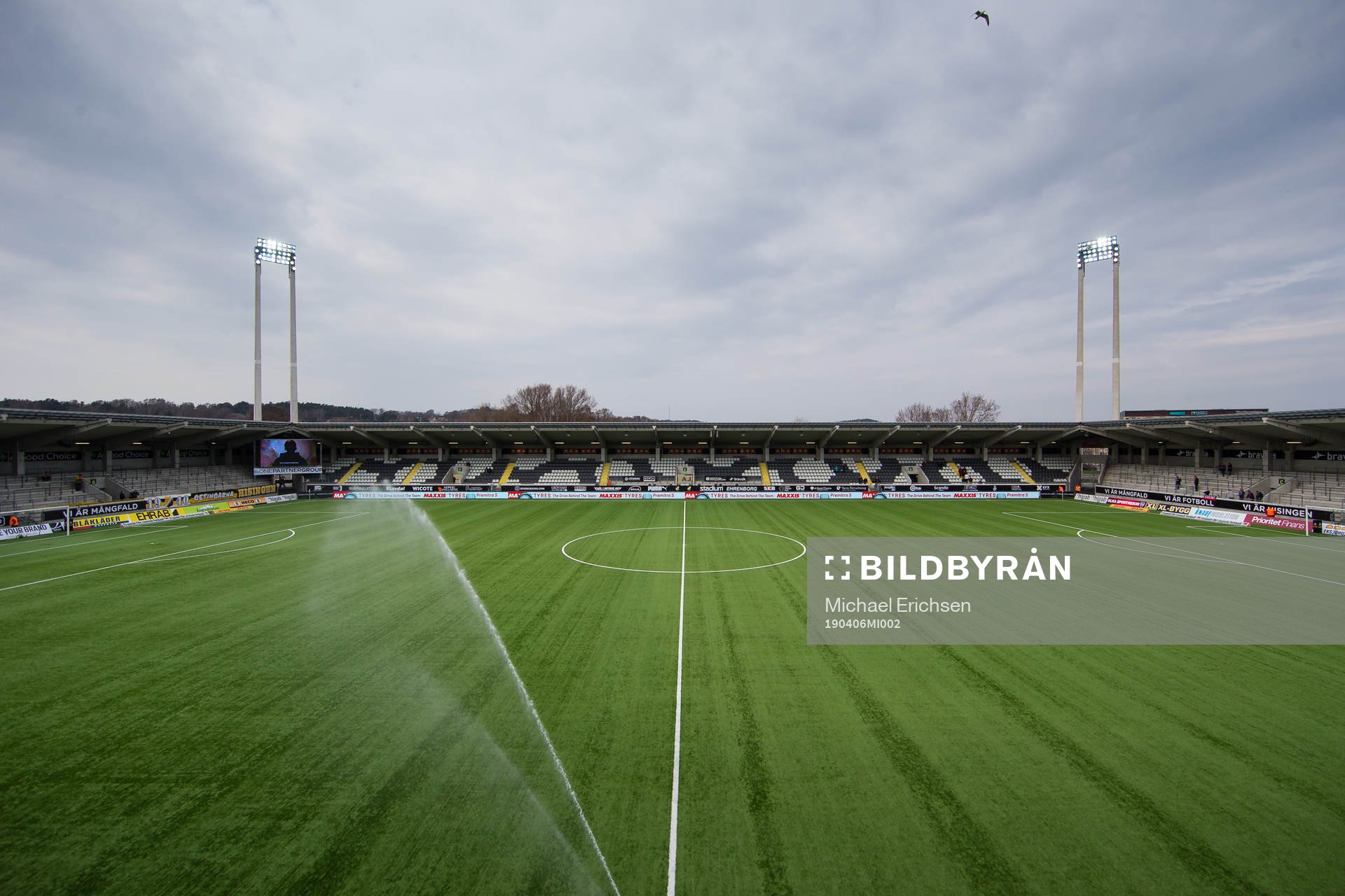 Bravida Arena interiört innan fotbollsmatchen i