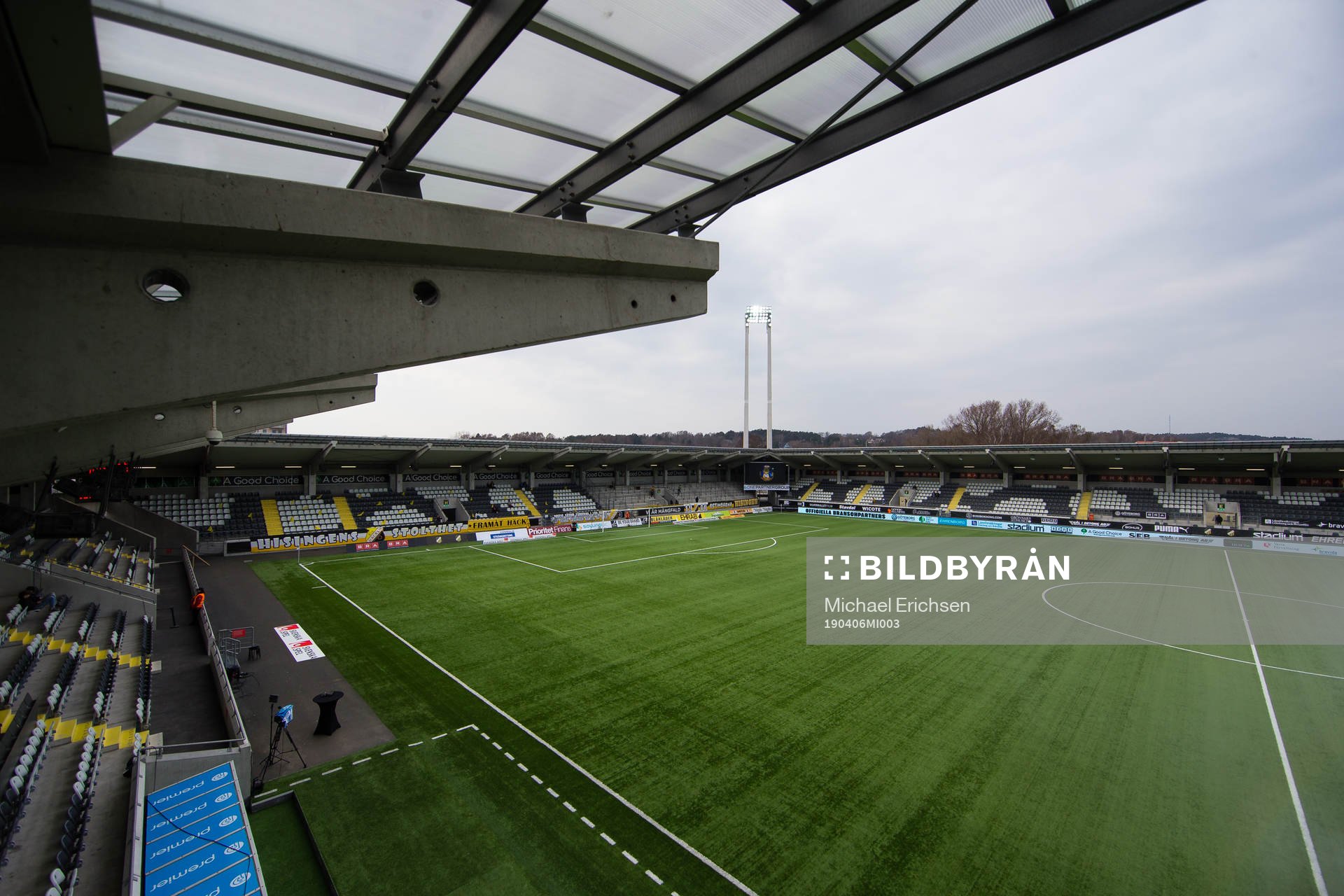 Bravida Arena interiört innan fotbollsmatchen i