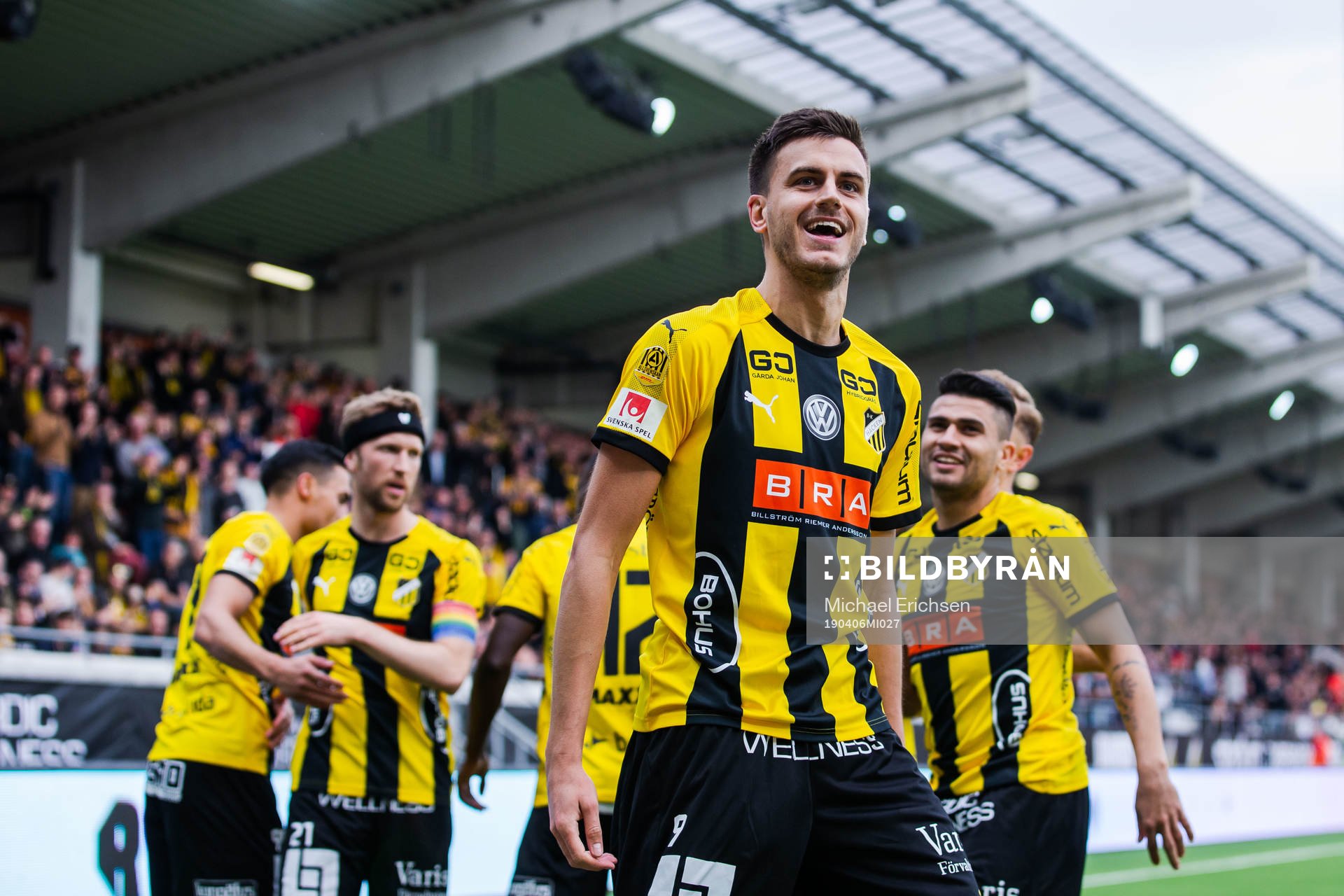 Häckens Alexander Jeremejeff jublar