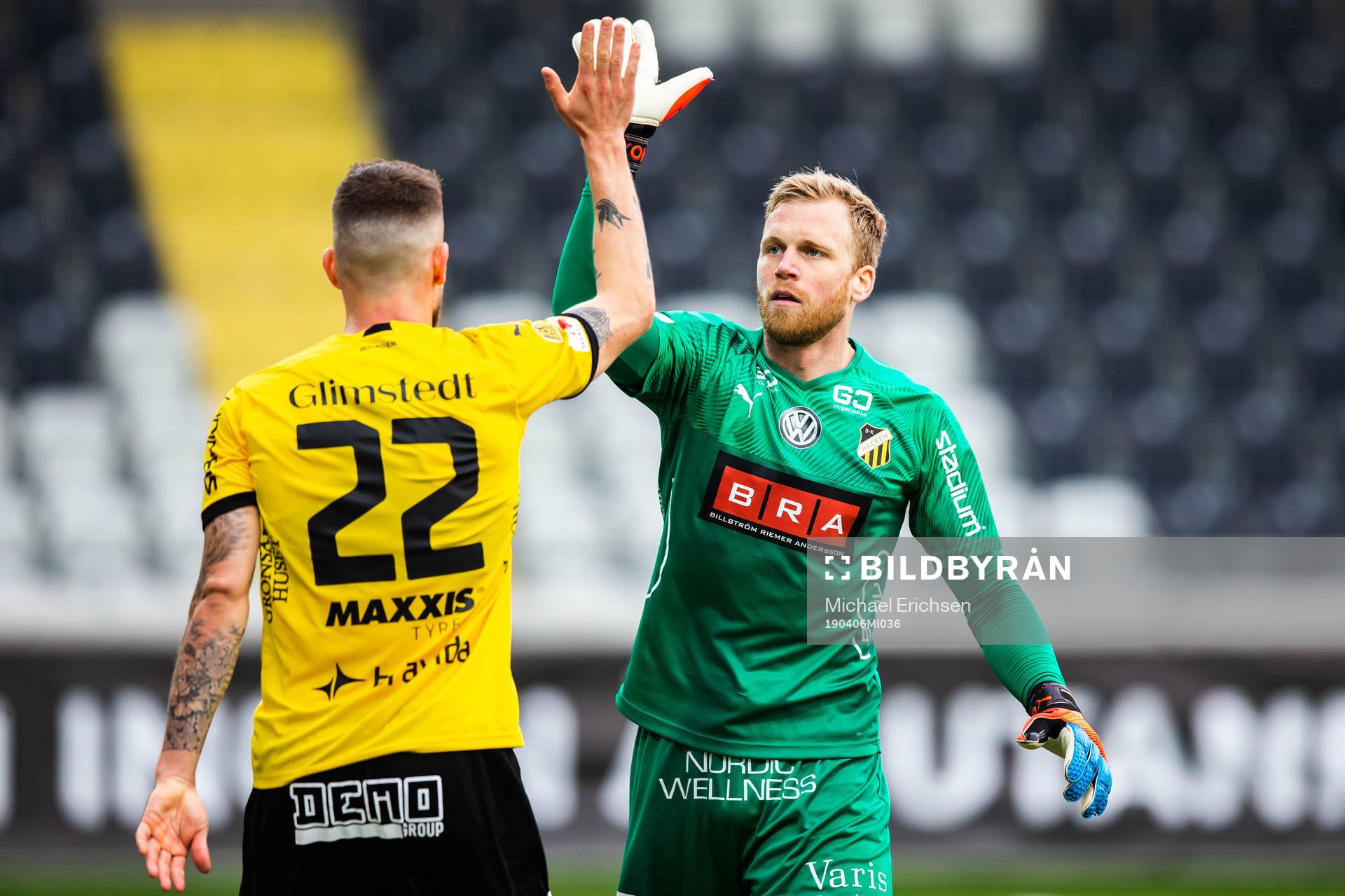 Häckens Joona Toivo och målvakt Peter Abrahamsson