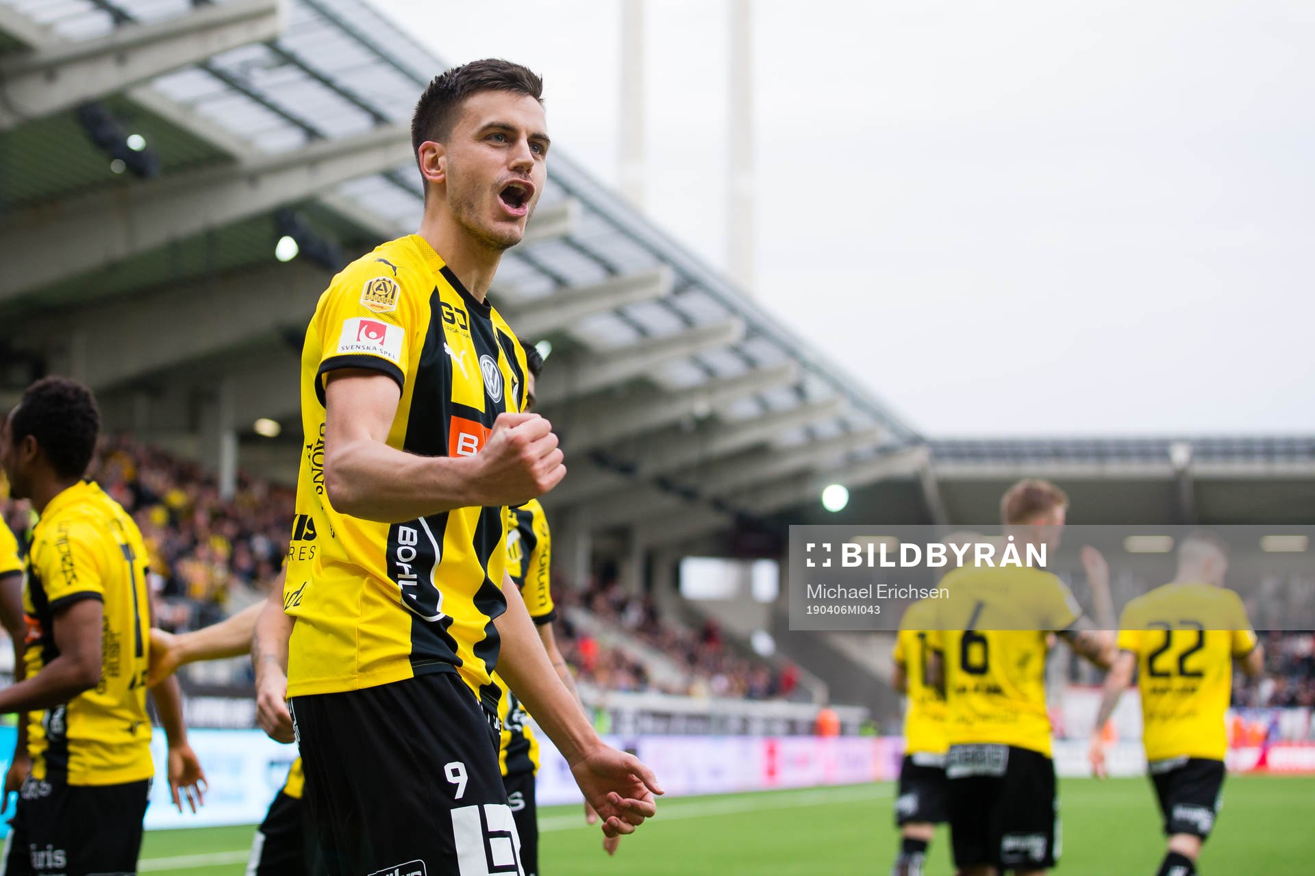Häckens Alexander Jeremejeff jublar efter 2-0 under fotbollsmatchen i allsvenskan mellan Häcken och Helsingborg den 6 april 2019 i Göteborg.