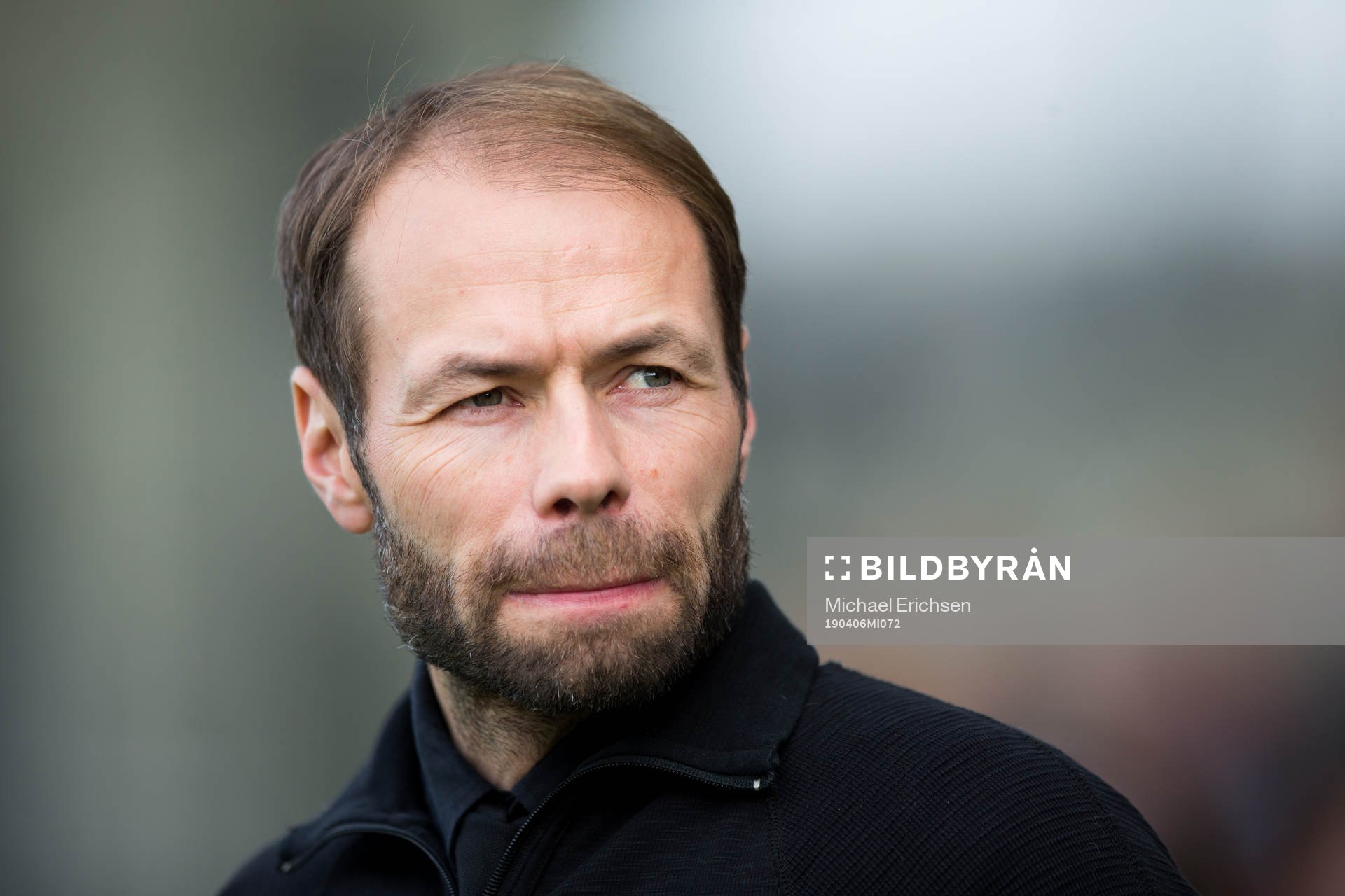 Häckens tränare Andreas Alm innan fotbollsmatchen i
