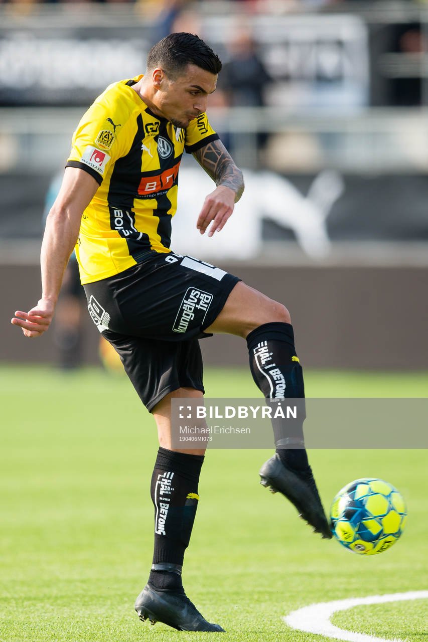 Häckens Ahmed Yasin med ett skott