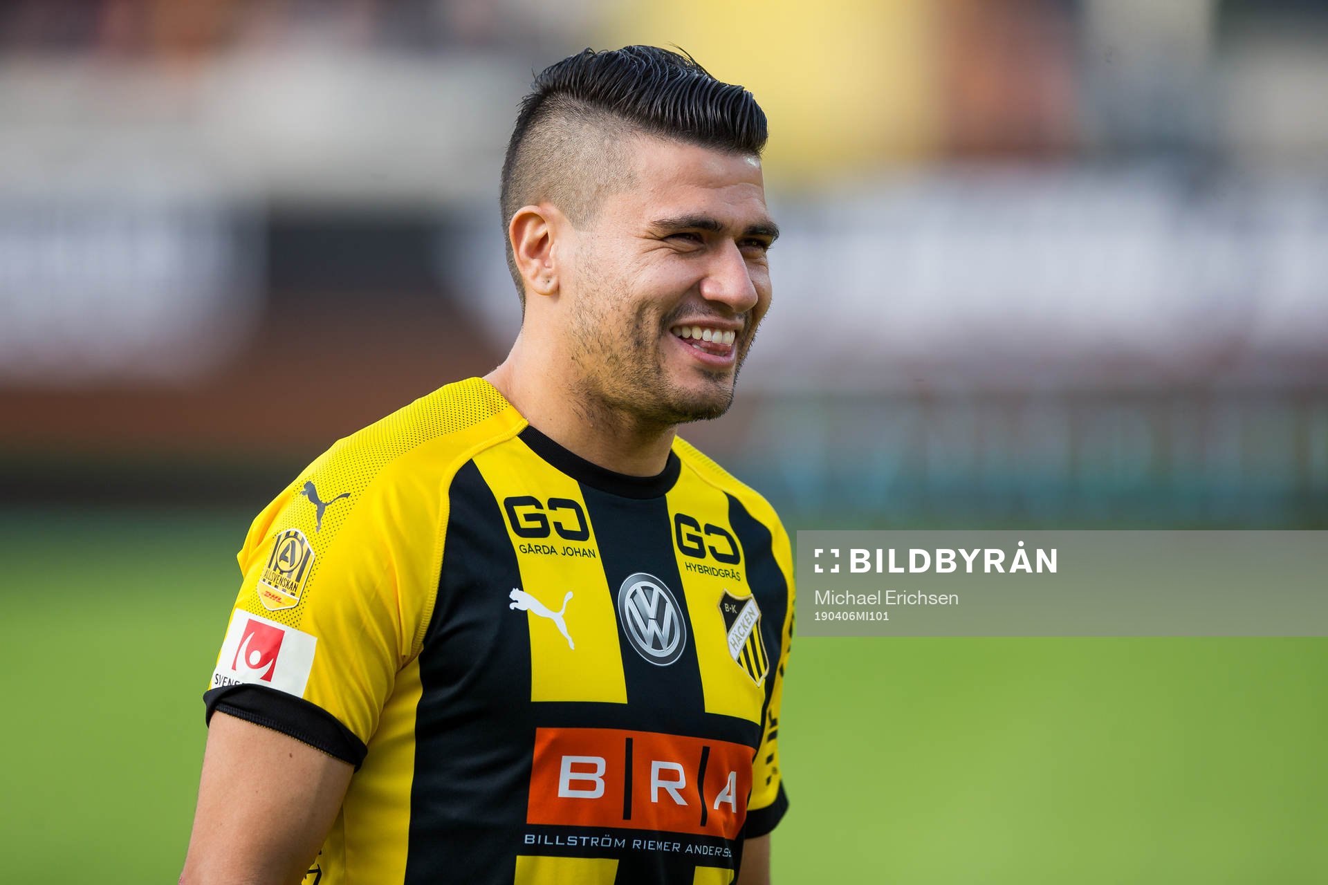 Häckens Paulinho på line up innan fotbollsmatchen i