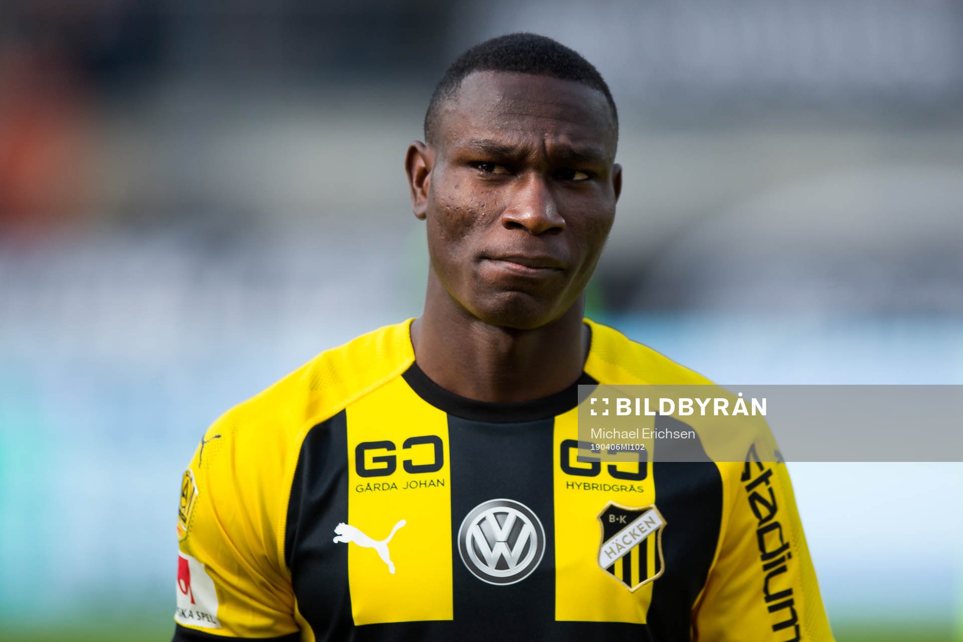 Häckens Elohor Ekpolo på line up innan fotbollsmatchen i