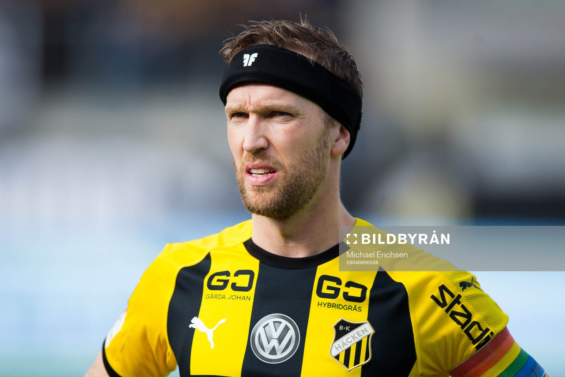 Häckens Rasmus Lindgren på line up innan fotbollsmatchen
