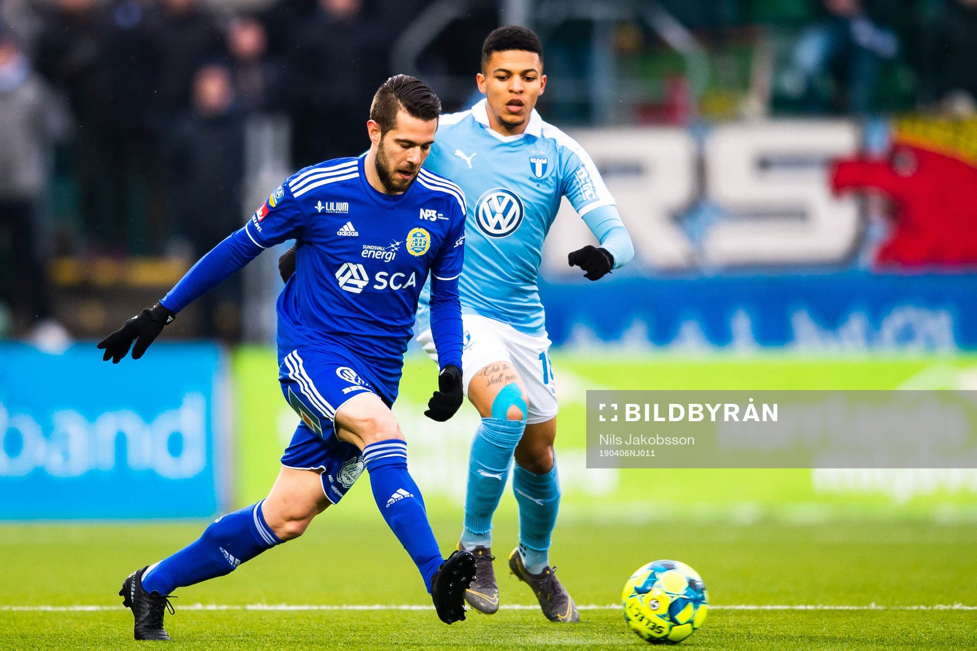 Sundsvalls Juan Jose Ciercoles Sagra och Malmö FFs Romain