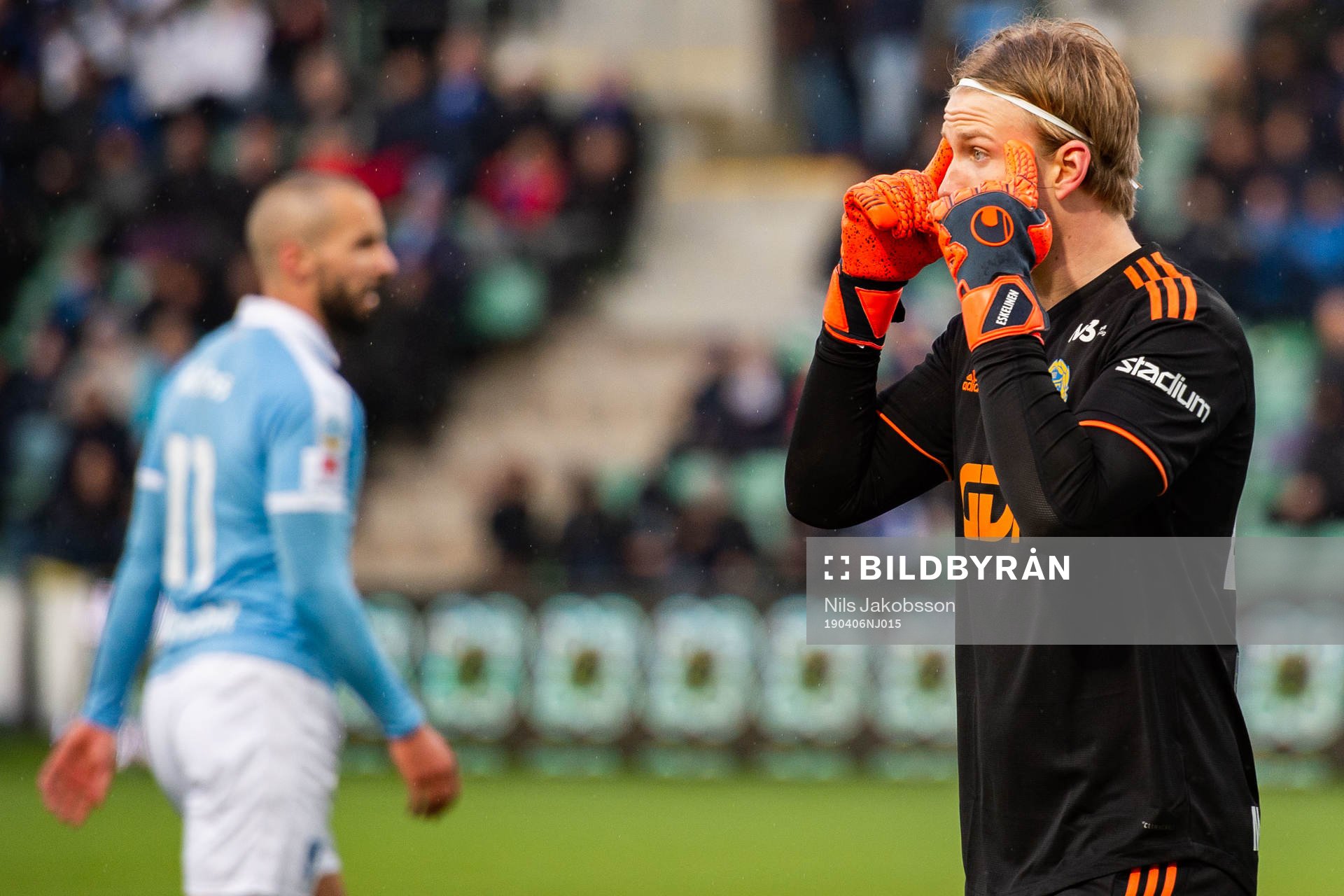 Sundsvalls målvakt William Eskelinen jublar