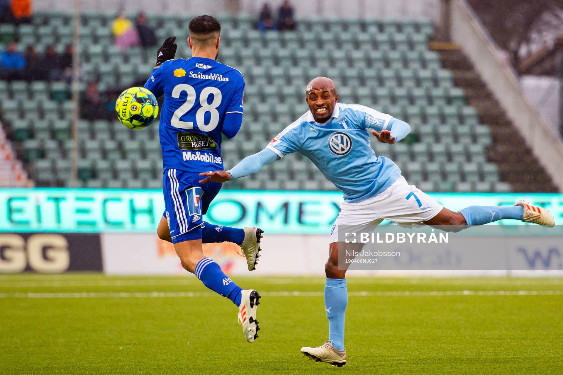 Sundsvalls Omar Eddahri och Malmö FFs Fouad Bachirou