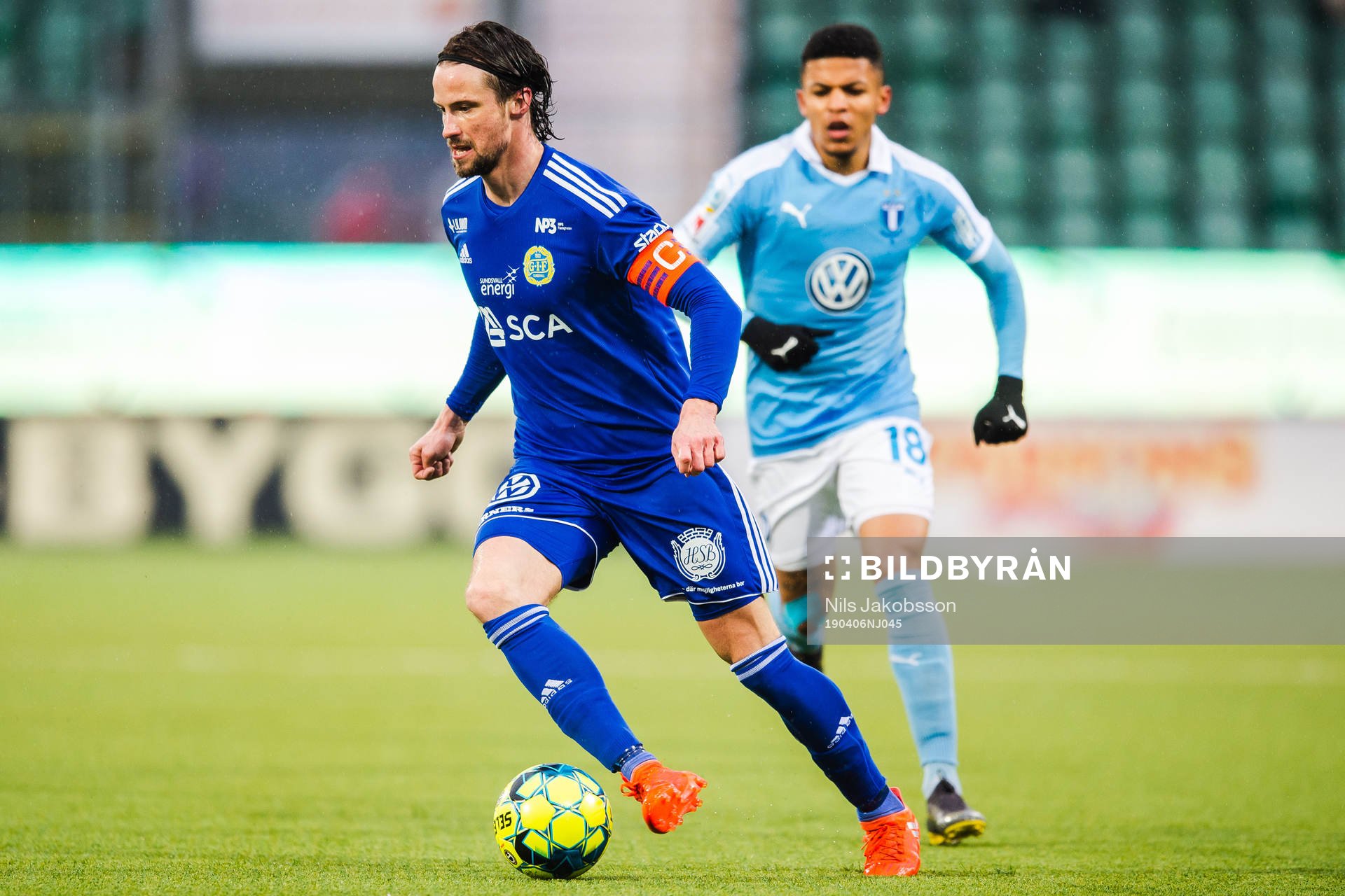 Sundsvalls Linus Hallenius och Malmö FFs Romain Gall
