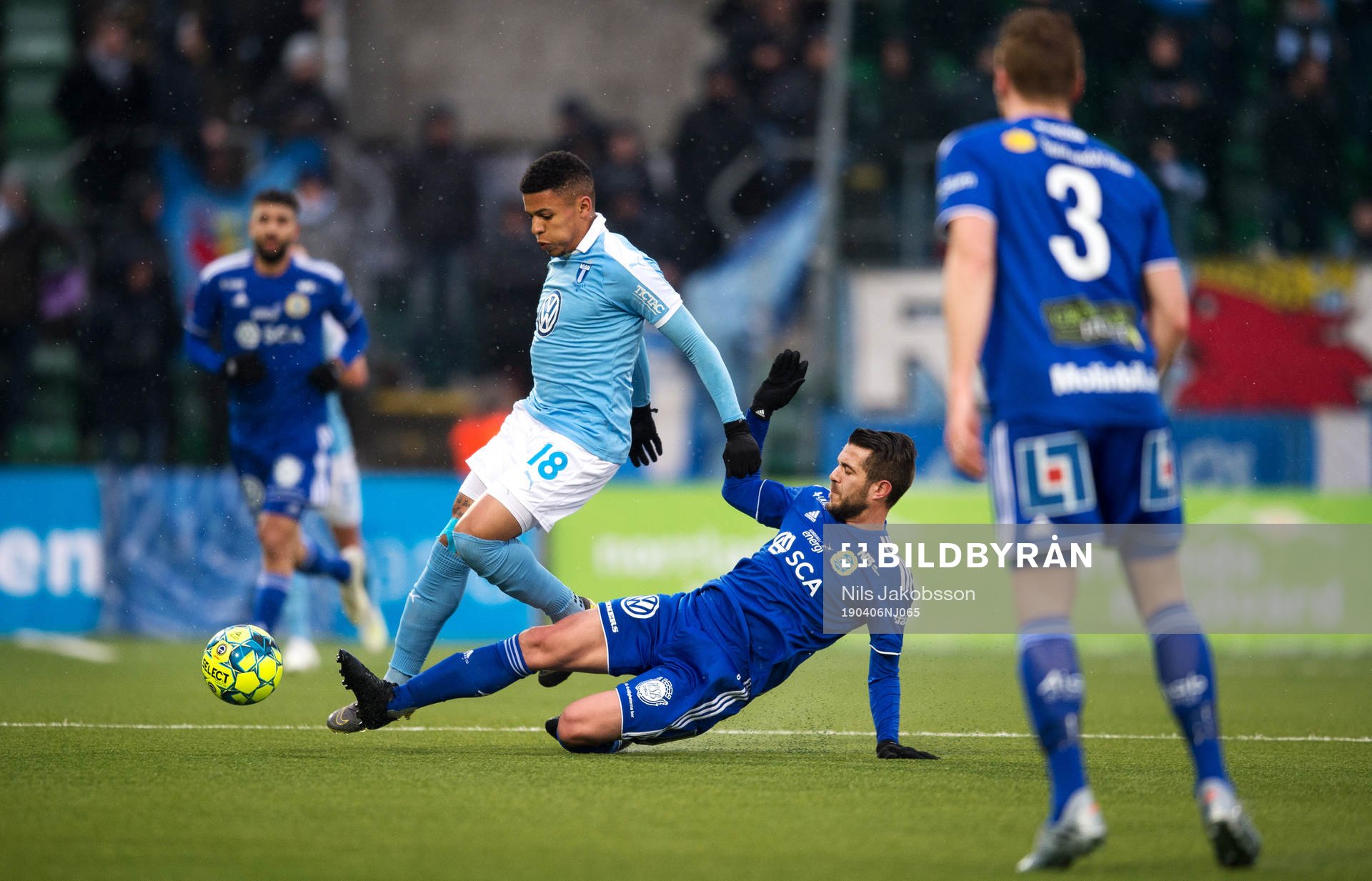 Malmö FFs Romain Gall och Sundsvalls Juan Jose Ciercoles