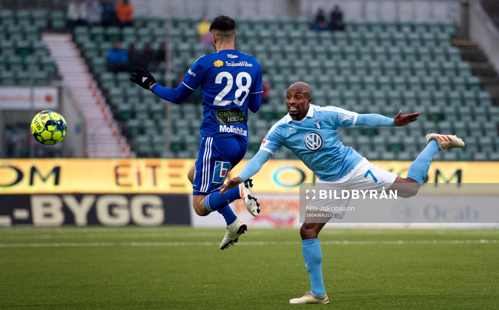 Sundsvalls Omar Eddahri och Malmö FFs Fouad Bachirou