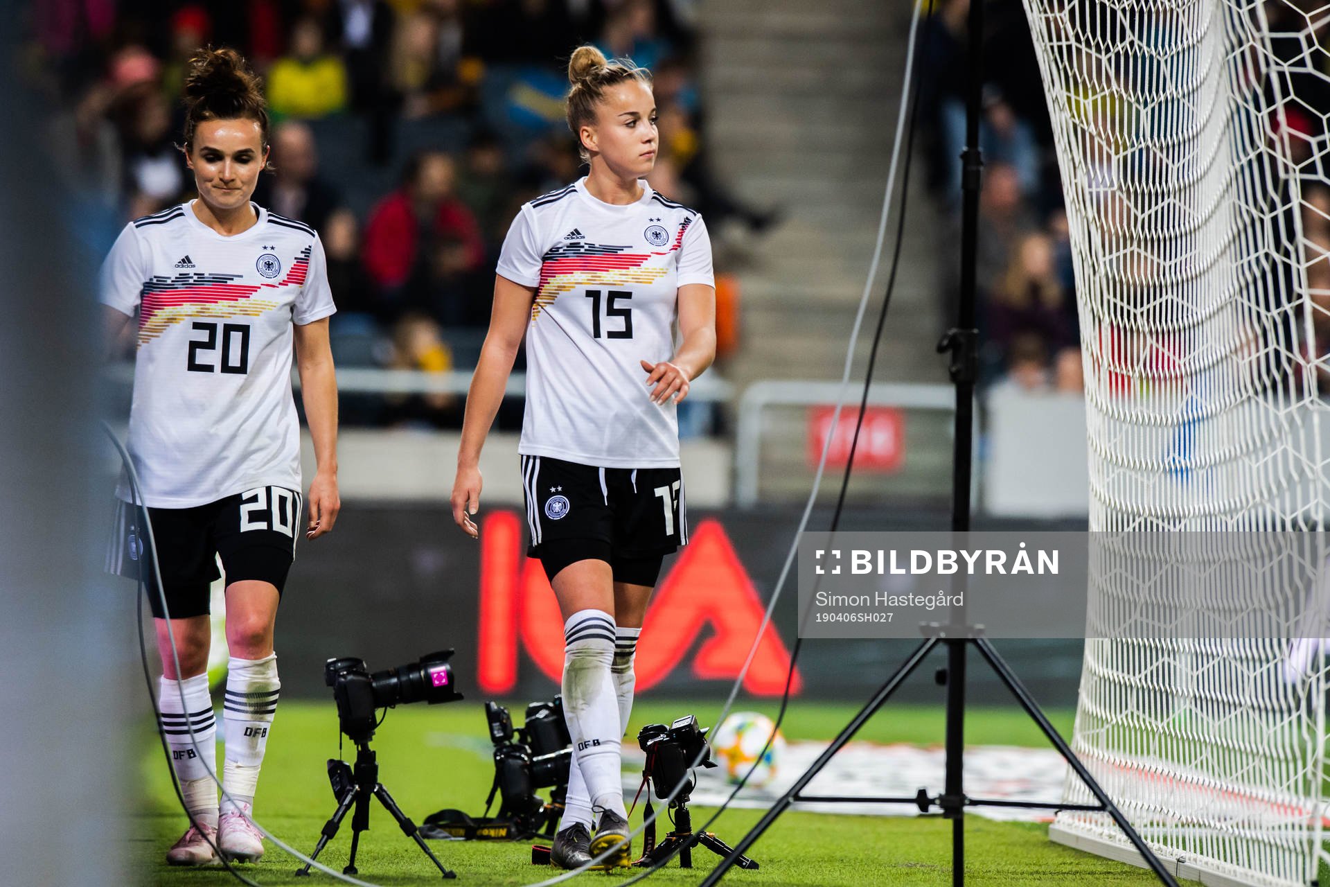 Lina Magull and Giulia Gwinn of Germany