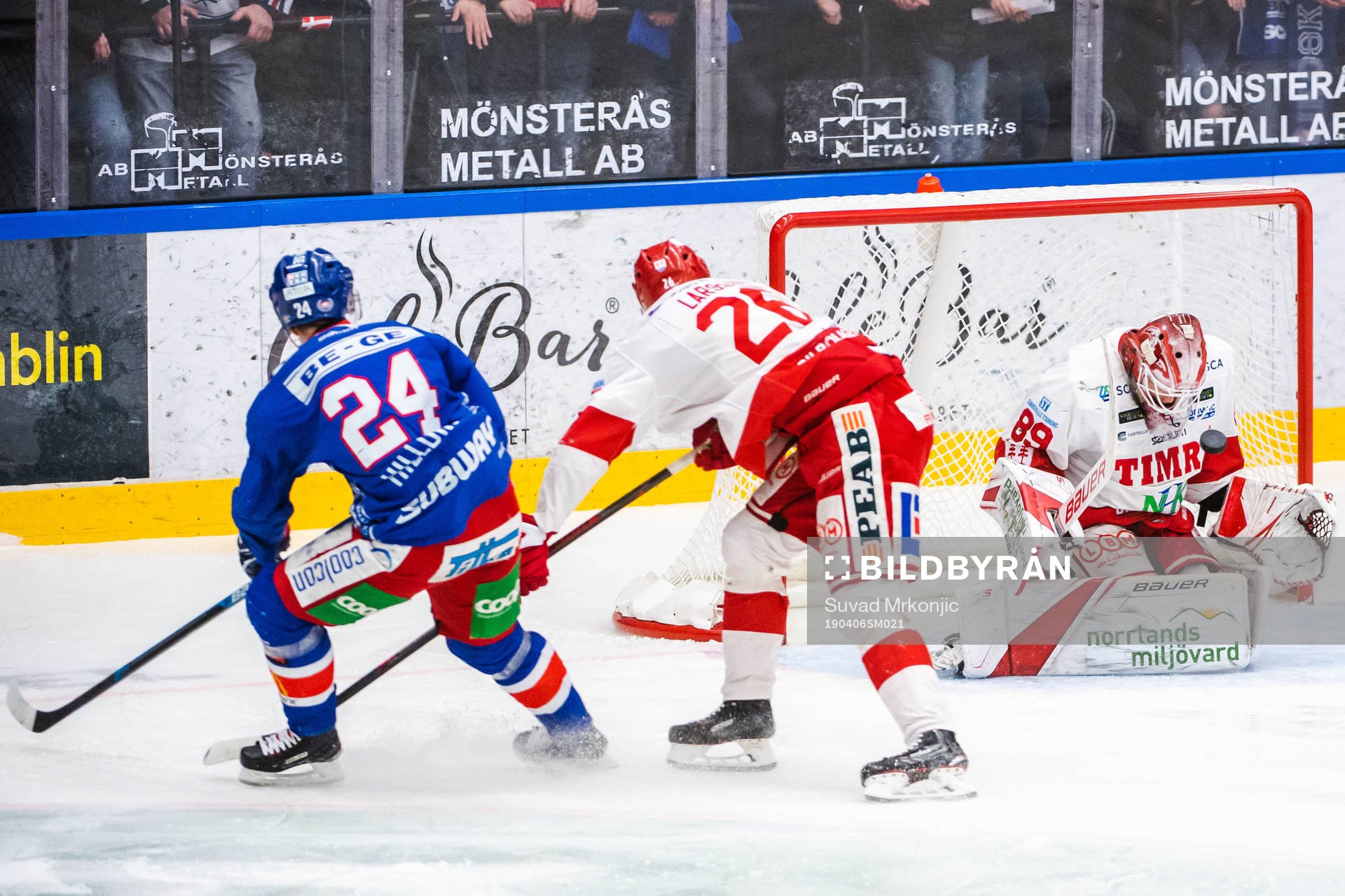 Timrås Hampus Larsson och målvakt Niklas Svedberg