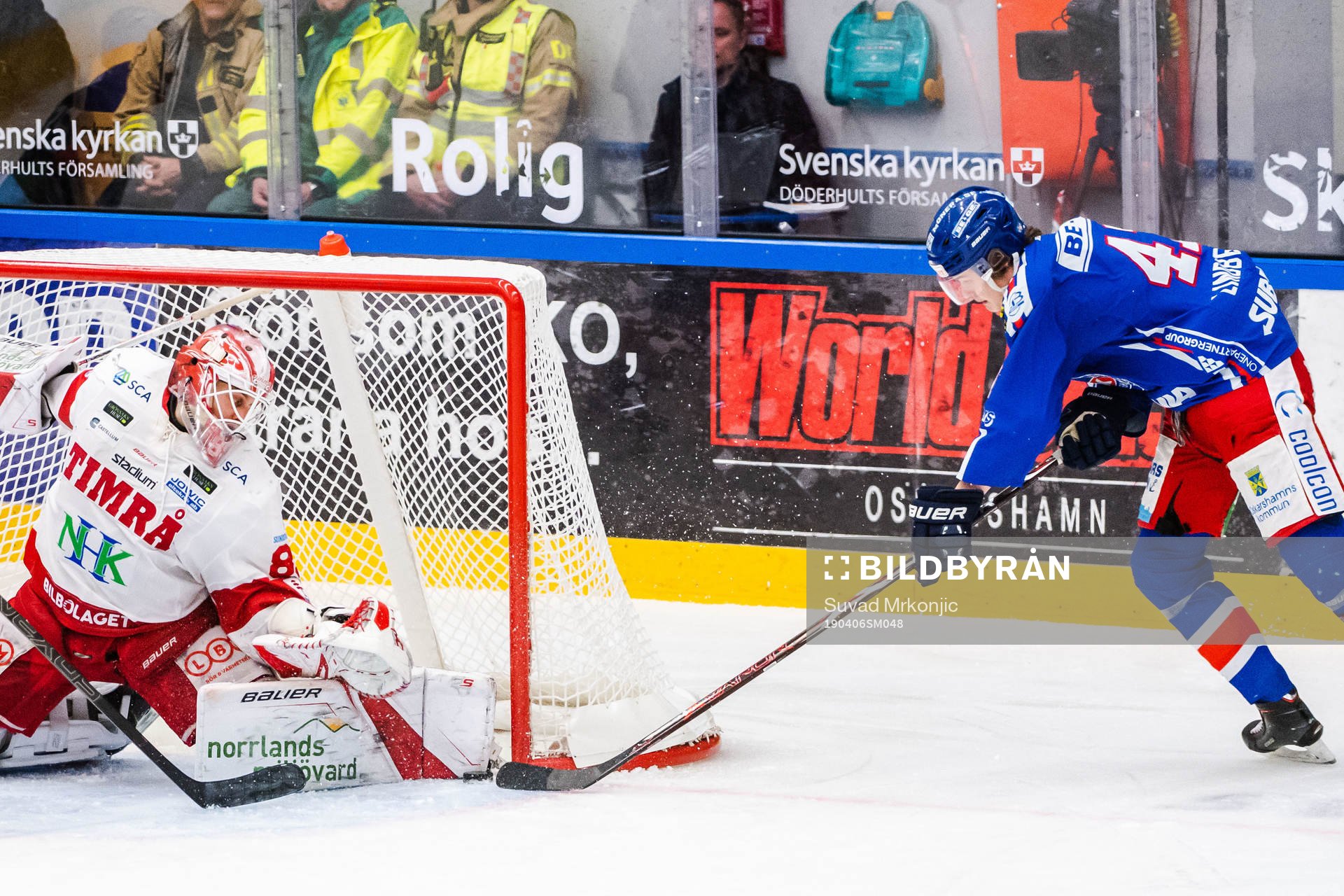 Oskarshamns Christian Lindberg och Timrås målvakt Niklas