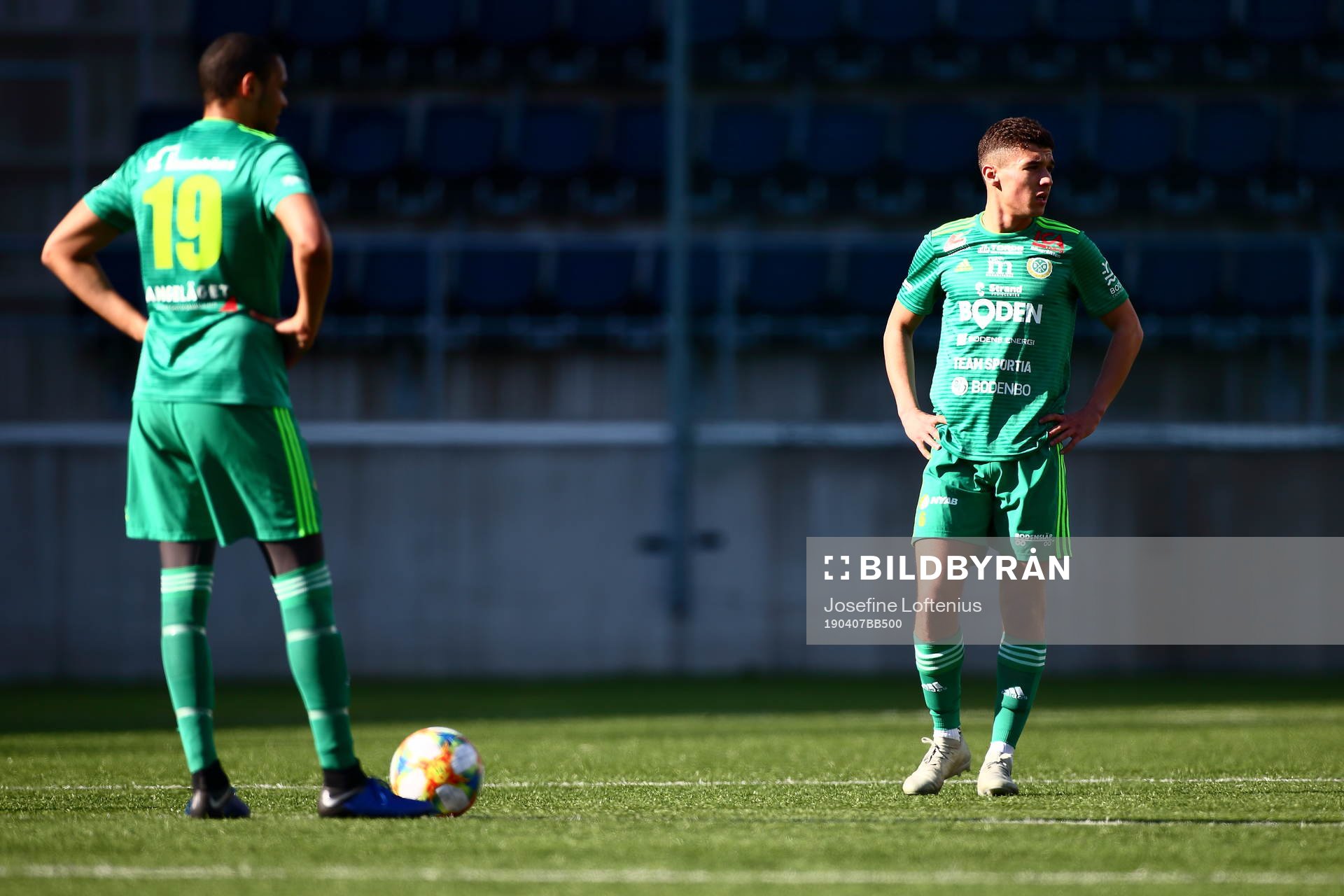 Bodens Zak Guerfi och Jack Serrant-Green  väntar på