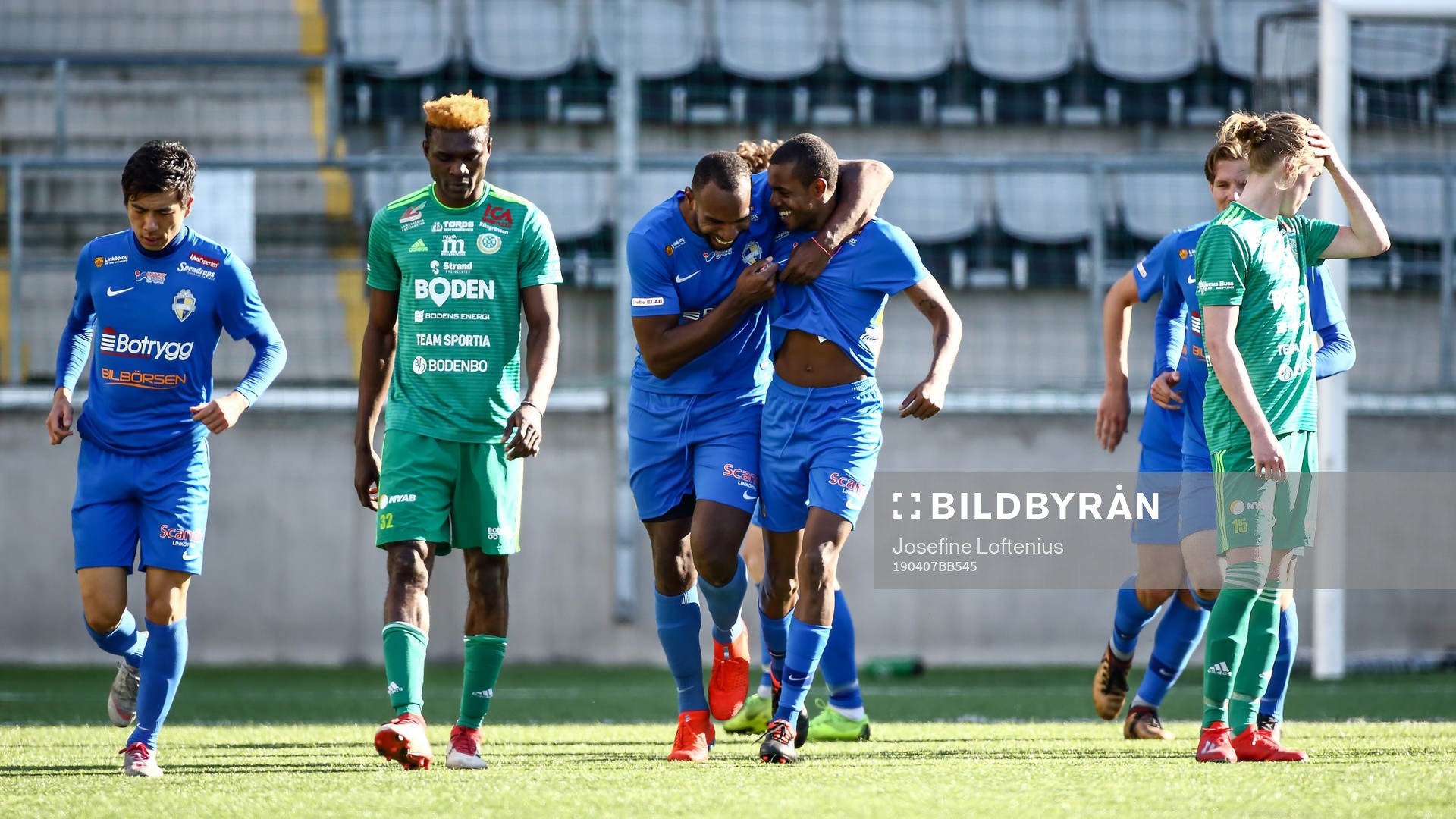 Bodens Precious Johnson deppar intill jublande