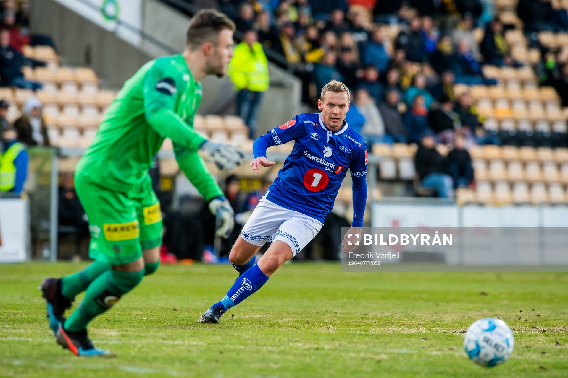 Marko Maric of Lillestrøm and Øyvind Storflor of Ranheim