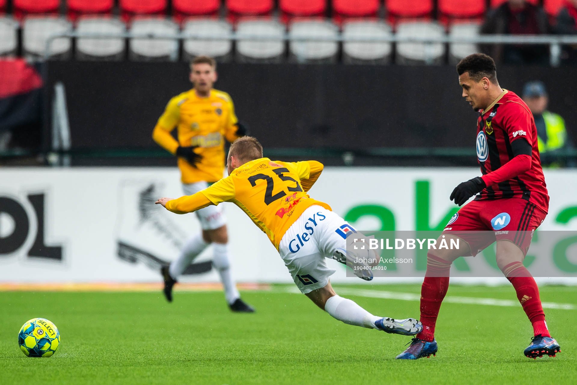 Falkenbergs Tobias Englund och Östersunds Ravel Ryan