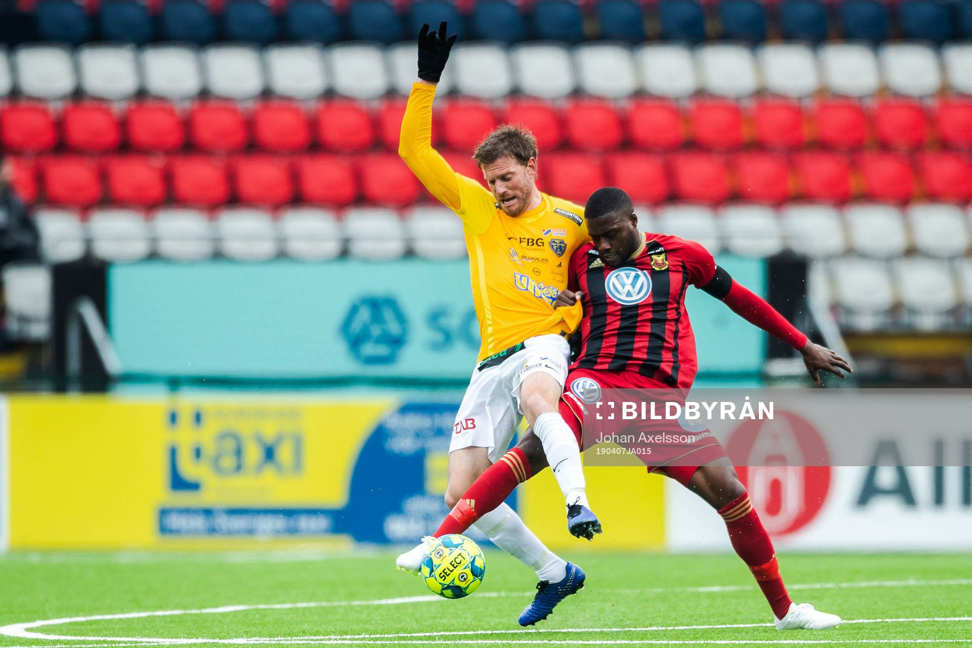 Falkenbergs John Björkengren och Östersunds Isak Ssali