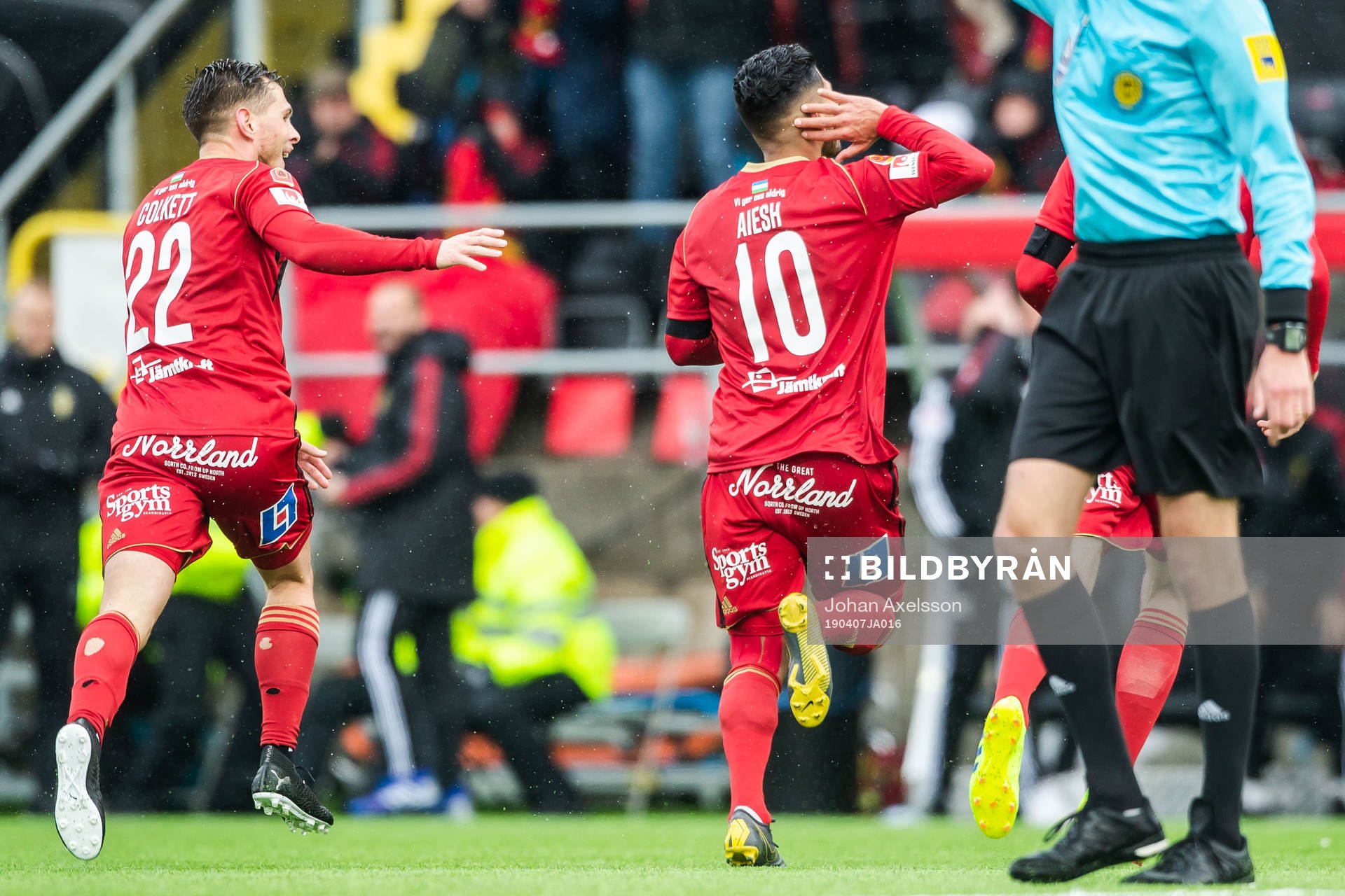 Östersunds Hosam Aiesh jublar