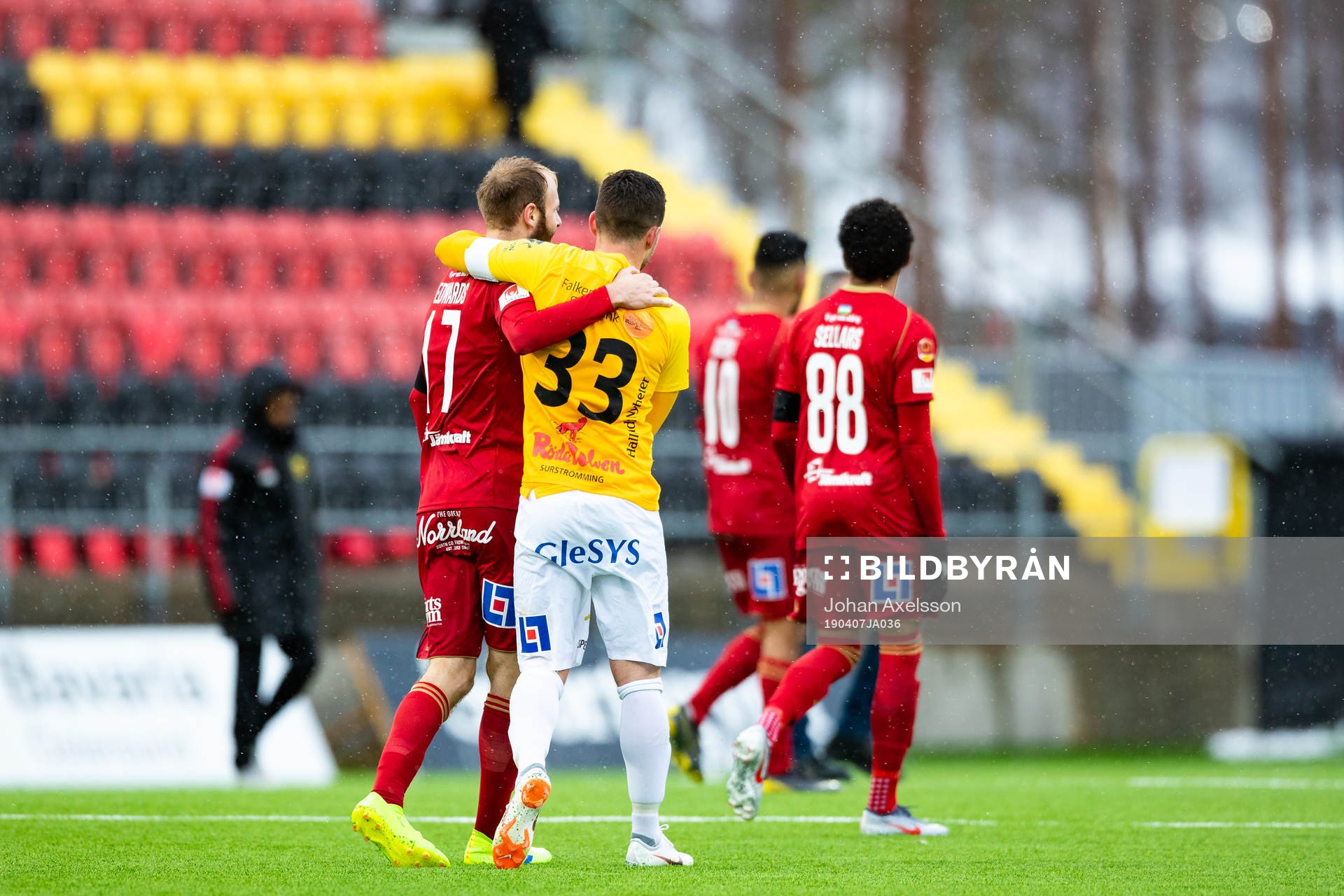 Östersunds Curtis Edwards och Falkenbergs Tibor Brink Joza