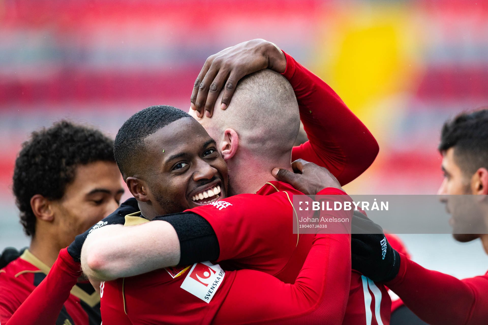 Östersunds Isak Ssali Ssewankambo jublar med Östersunds