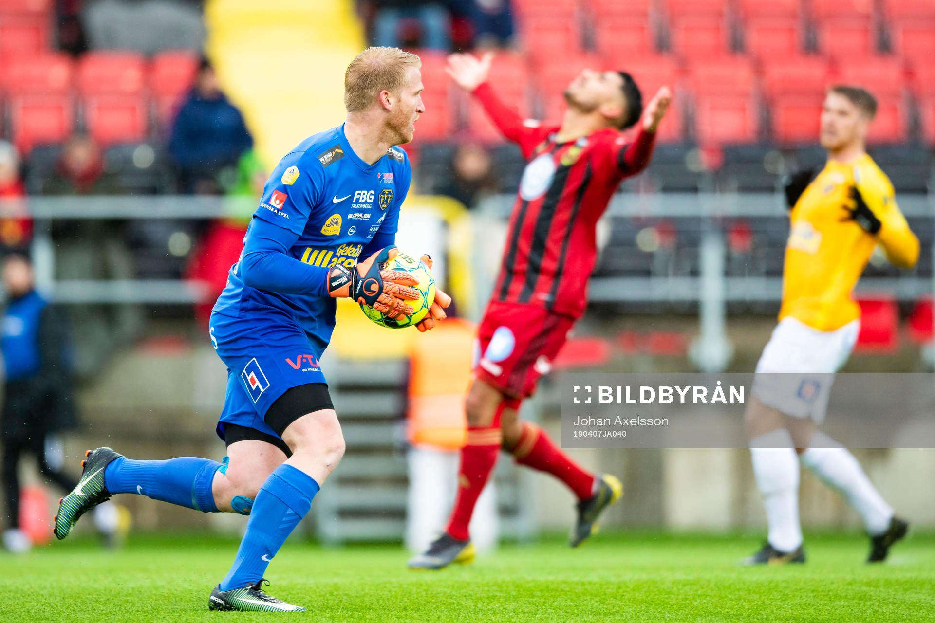 Falkenbergs målvakt Hampus Nilsson under fotbollsmatchen i Allsvenskan mellan Östersund och Falkenberg den 7 April 2019 i Östersund.