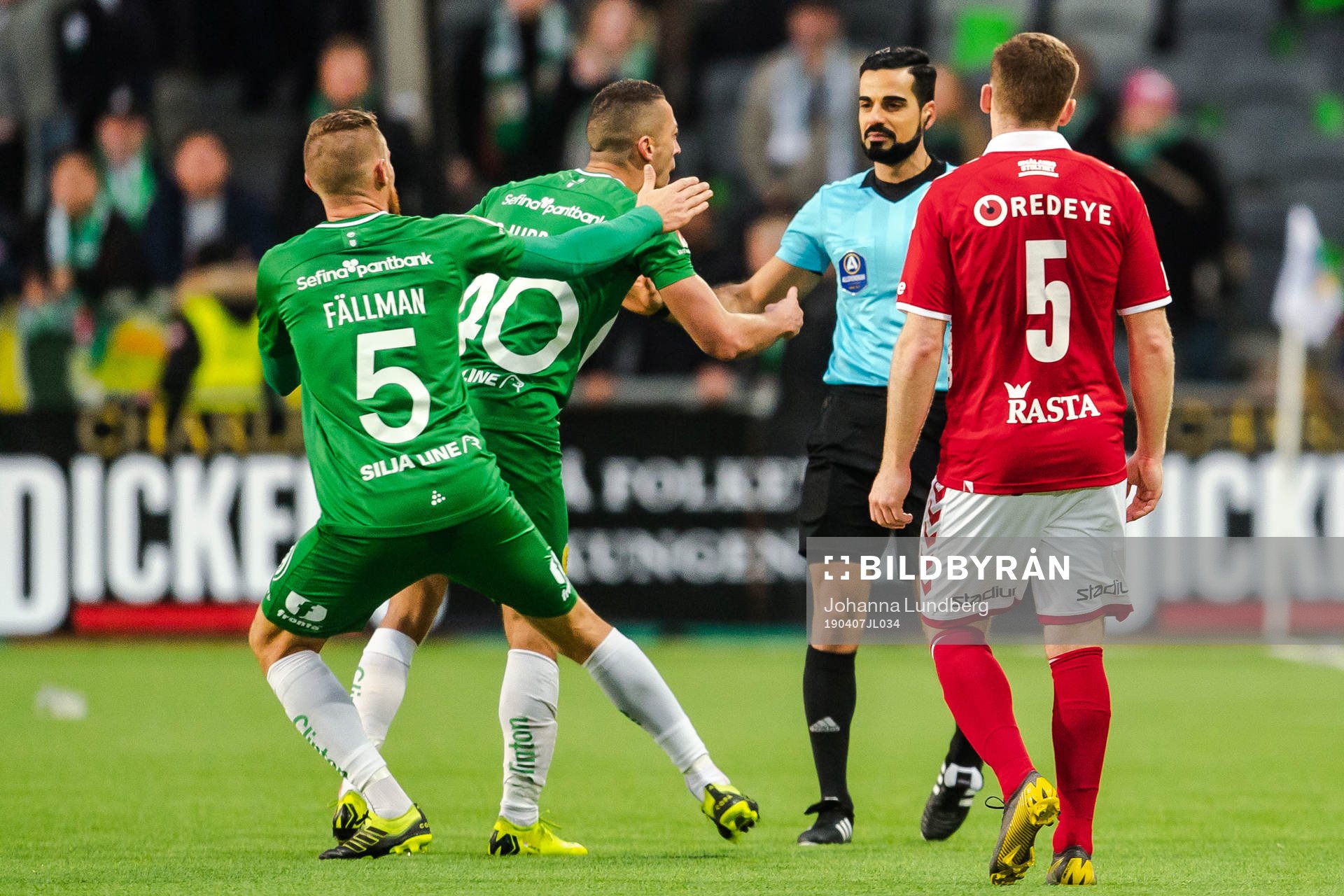 Hammarbys Nikola Djurdjic reagerar på domare Mohamnmed