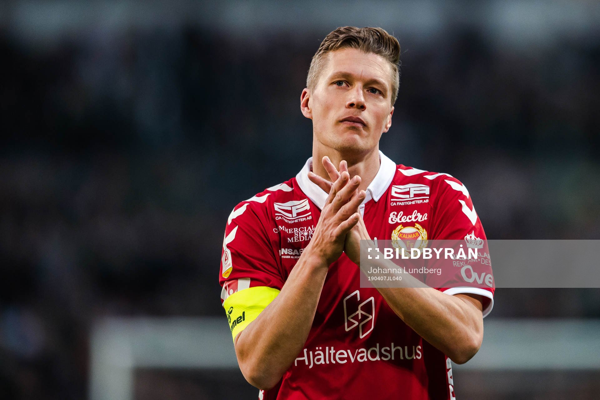Kalmars Viktor Elm tackar publiken