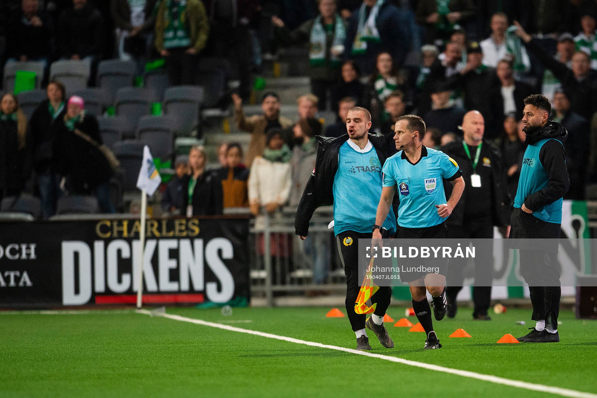Hammarbys Vladimir Rodić skriker på assisterande domare