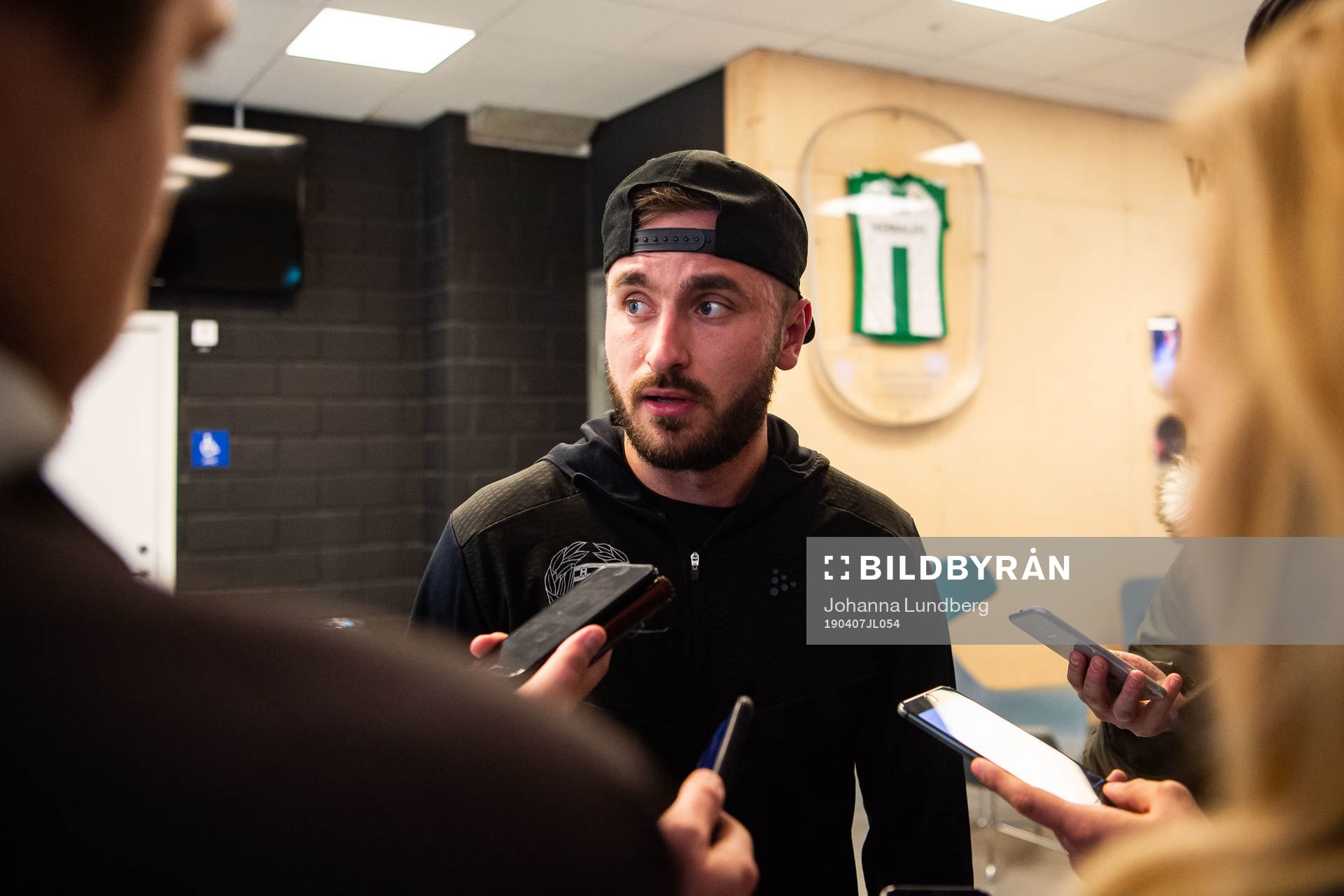 Hammarbys Muamer Tankovic blir intervjuad i mixade zonen efter fotbollsmatchen i allsvenskan mellan Hammarby och Kalmar den 7 april 2019 i Stockholm.
