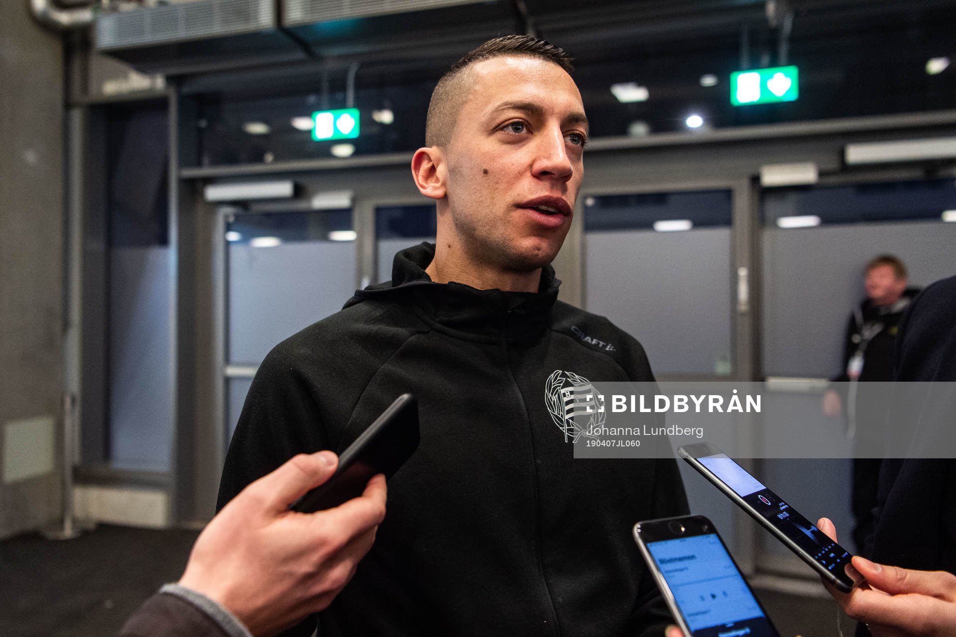 Hammarbys Nikola Djurdjic blir intervjuad i den mixade zonen efter fotbollsmatchen i allsvenskan mellan Hammarby och Kalmar den 7 april 2019 i Stockholm.