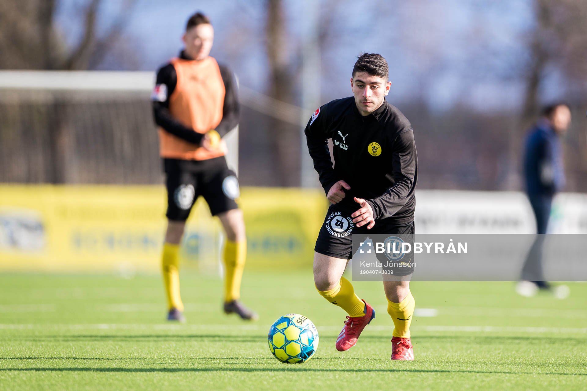 Frejs André Alsanati på uppvärmningen