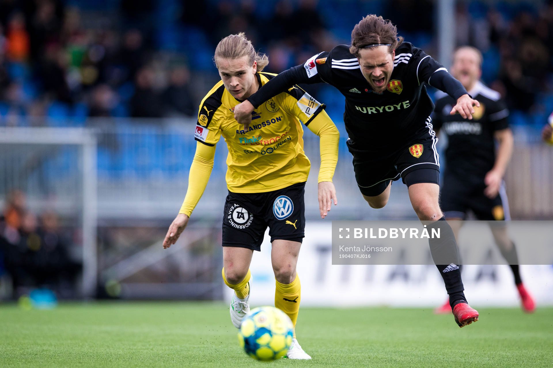 Frejs Amadeus Sögaard och Syrianskas Sebastian Rajalakso