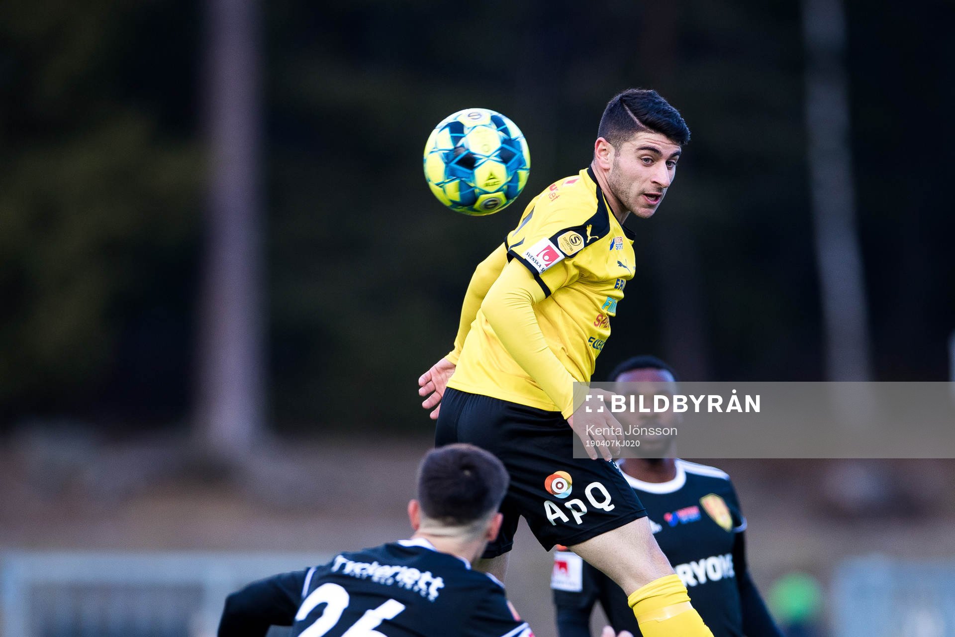 Frejs André Alsanati och Syrianskas Emin Grozdanic och